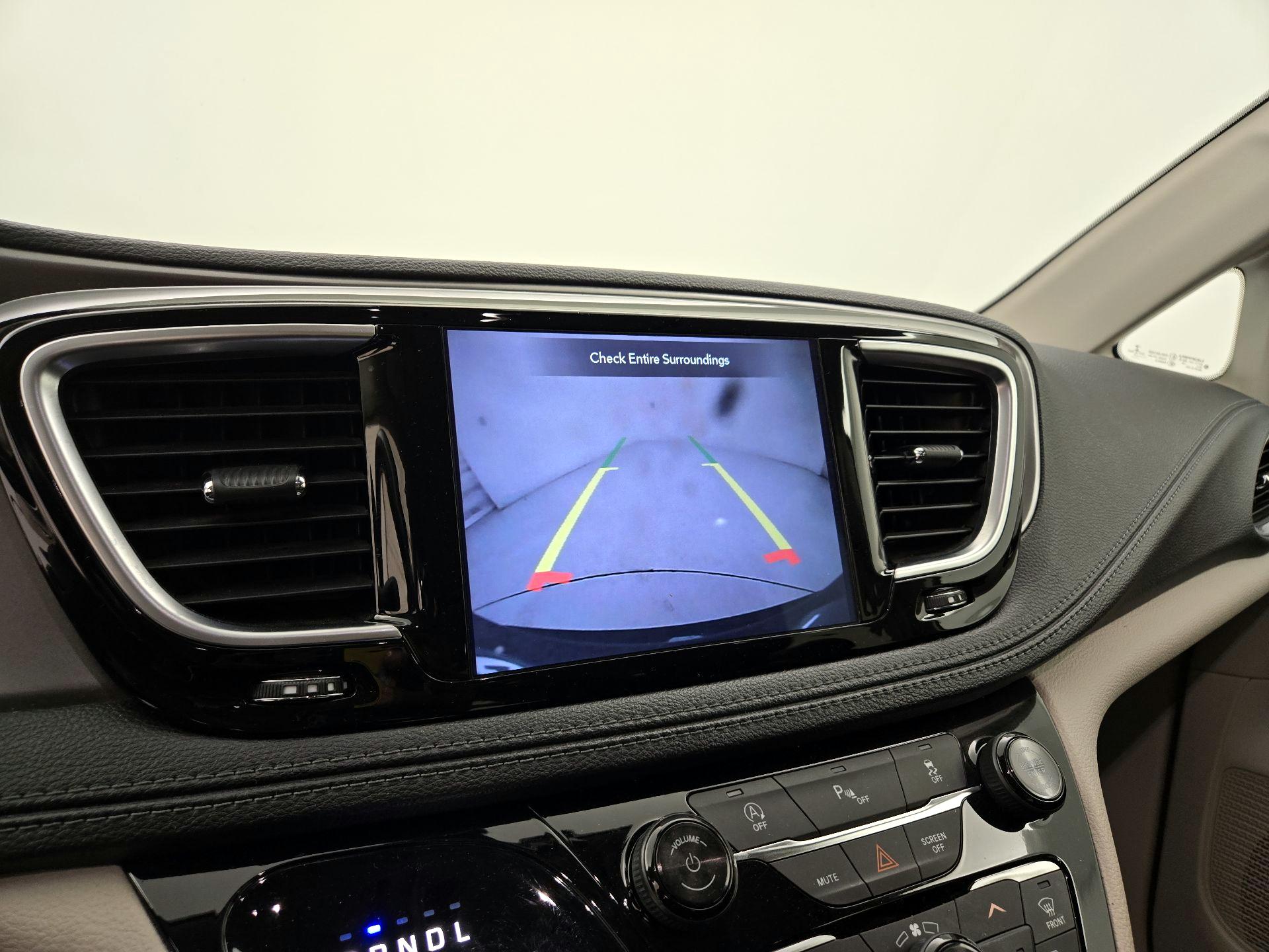 Thumbnail: 2019 Chrysler Pacifica - 15