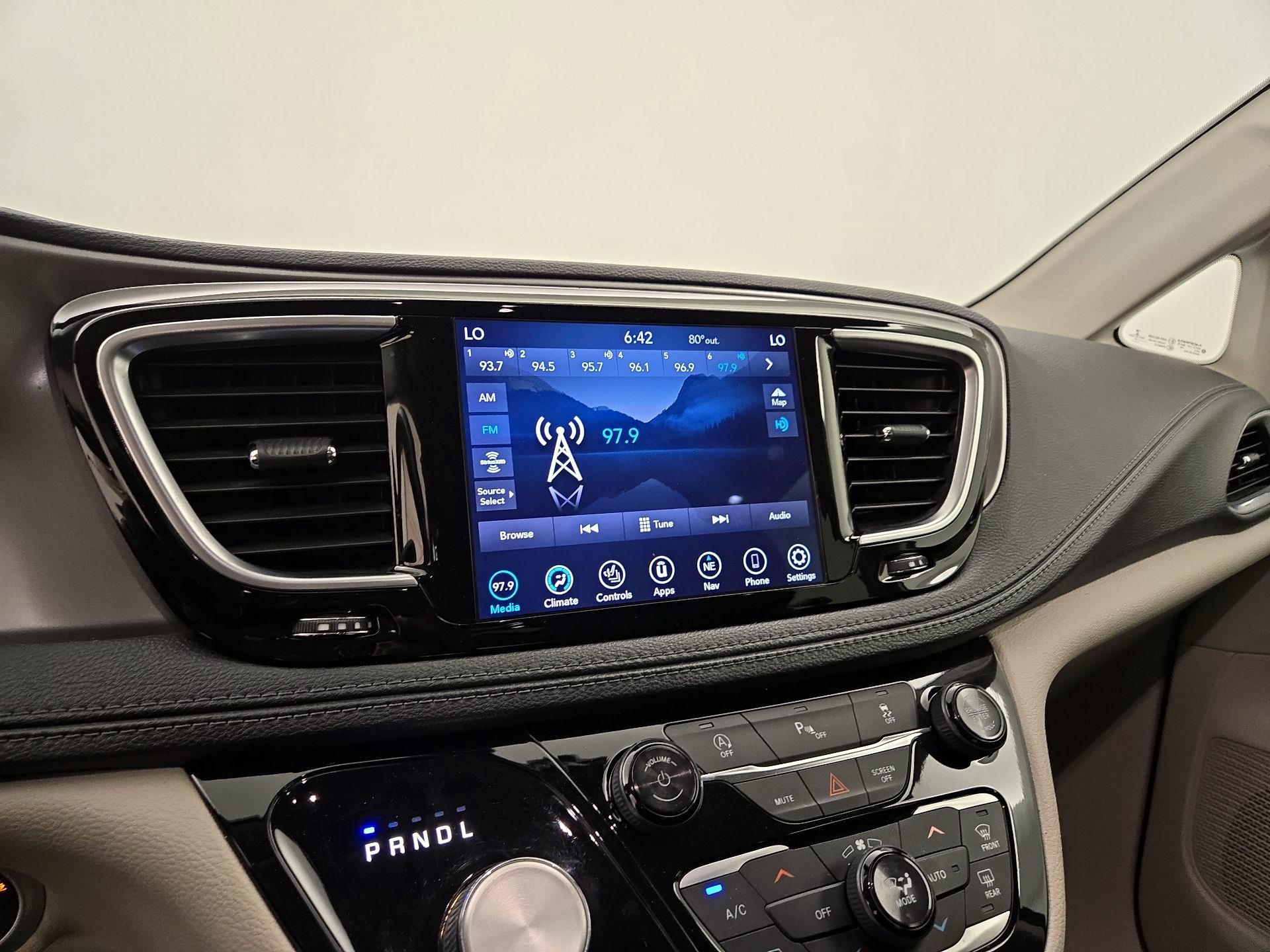 Thumbnail: 2019 Chrysler Pacifica - 16