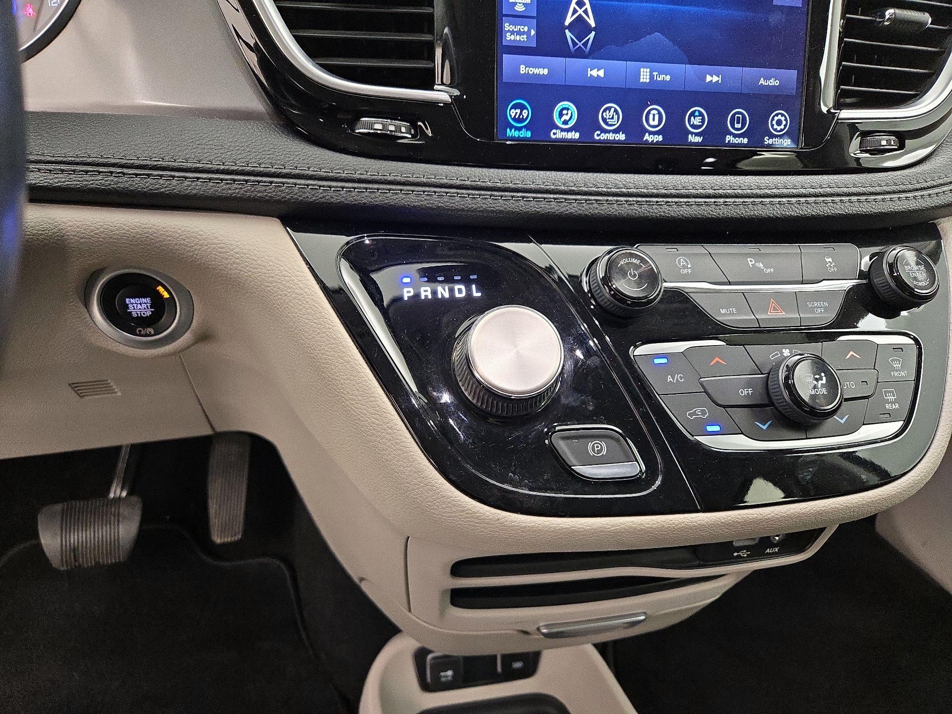 Thumbnail: 2019 Chrysler Pacifica - 18
