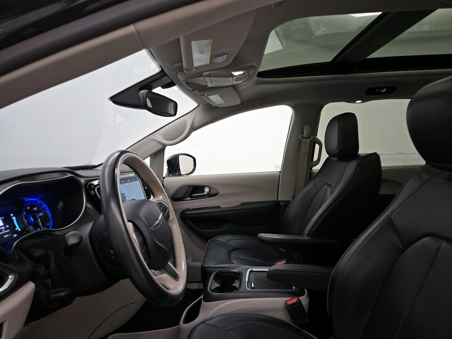 Thumbnail: 2019 Chrysler Pacifica - 20