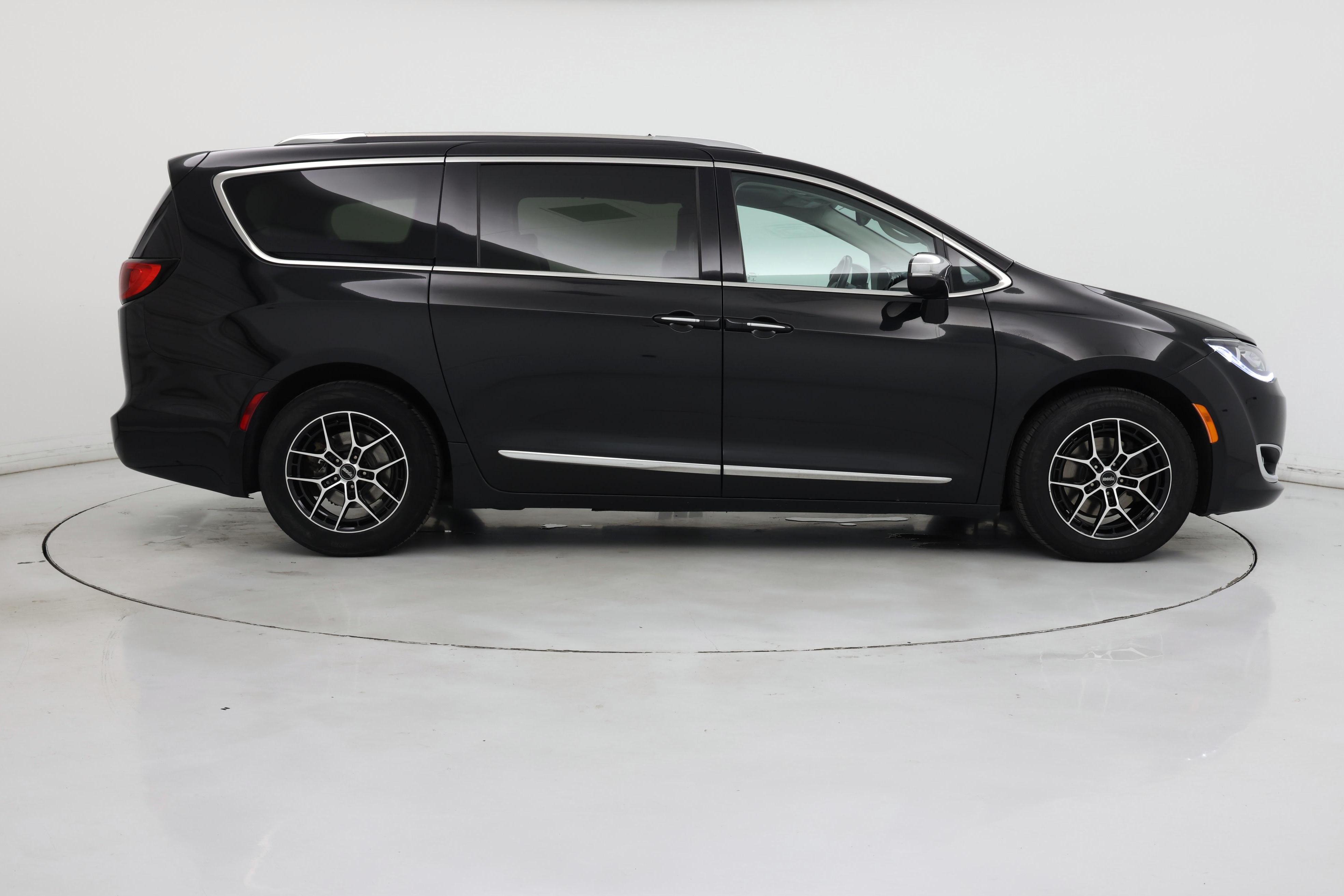 Thumbnail: 2019 Chrysler Pacifica - 7