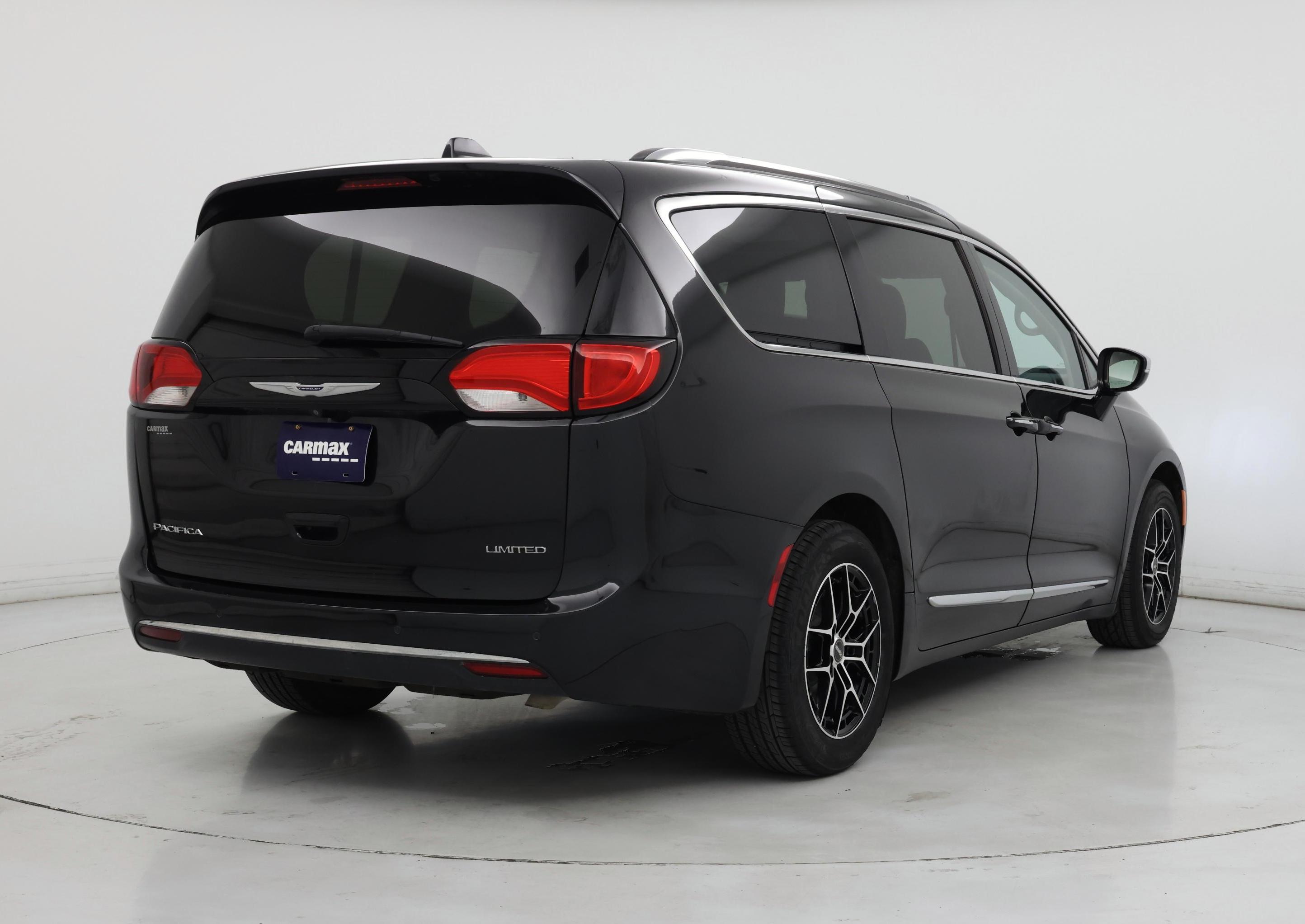 Thumbnail: 2019 Chrysler Pacifica - 8