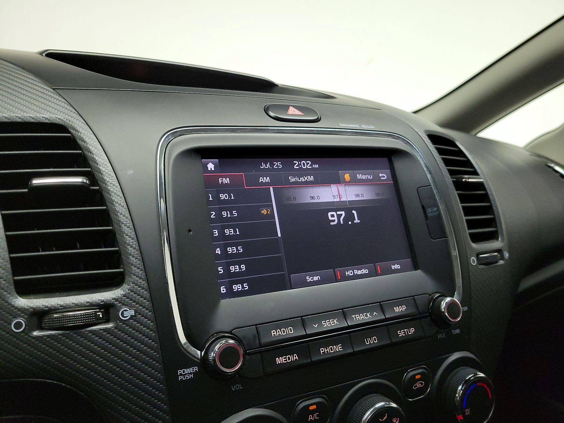 Thumbnail: 2017 Kia Forte - 16