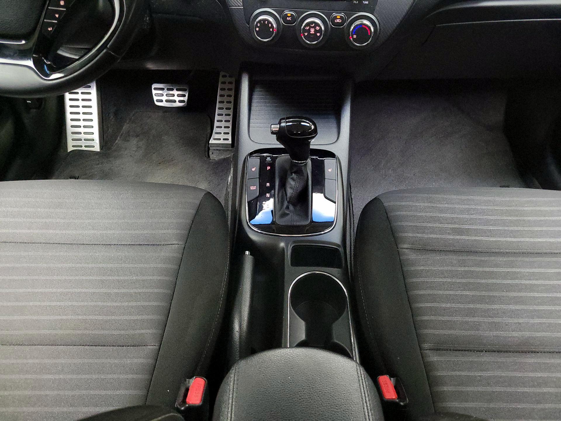 Thumbnail: 2017 Kia Forte - 18