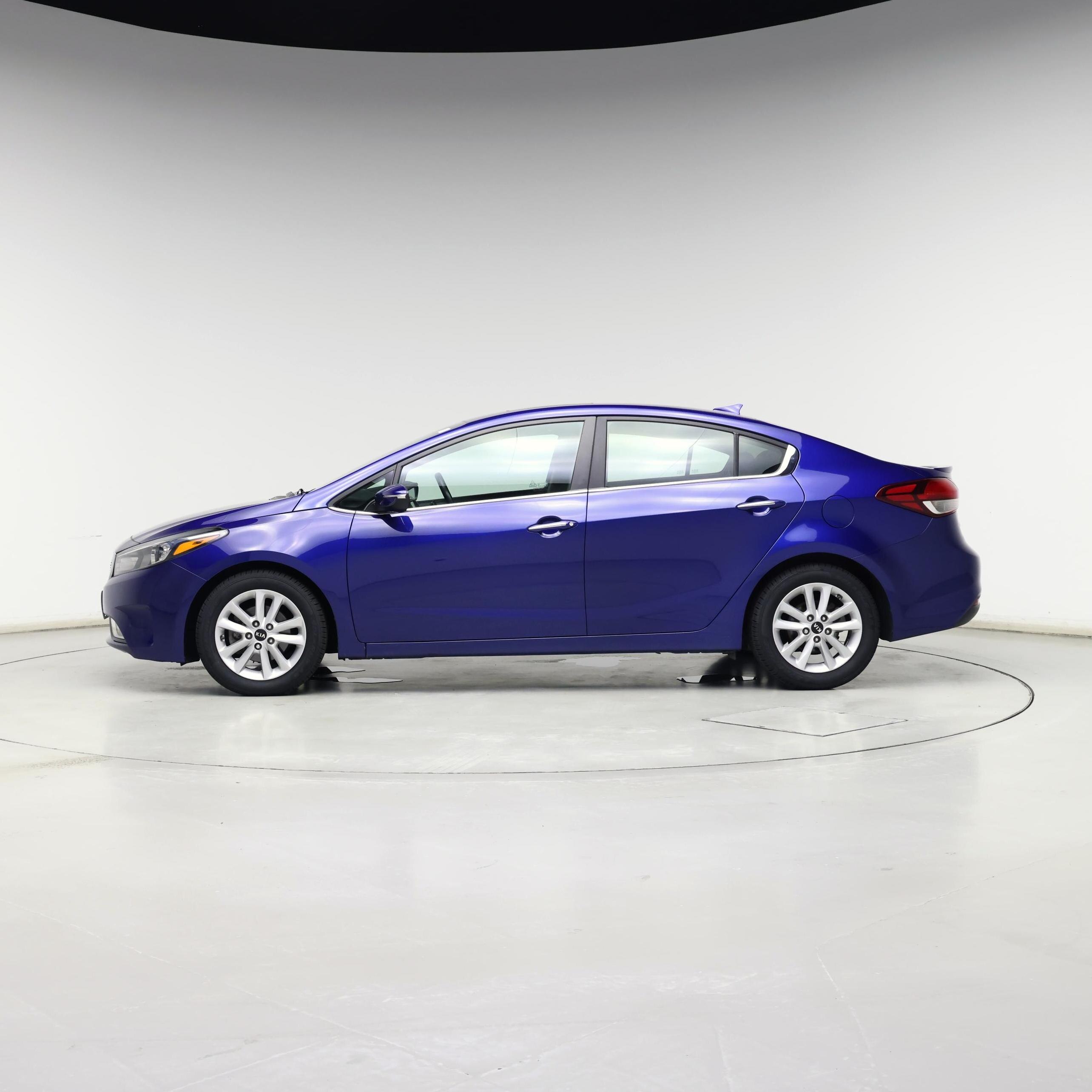 Thumbnail: 2017 Kia Forte - 3