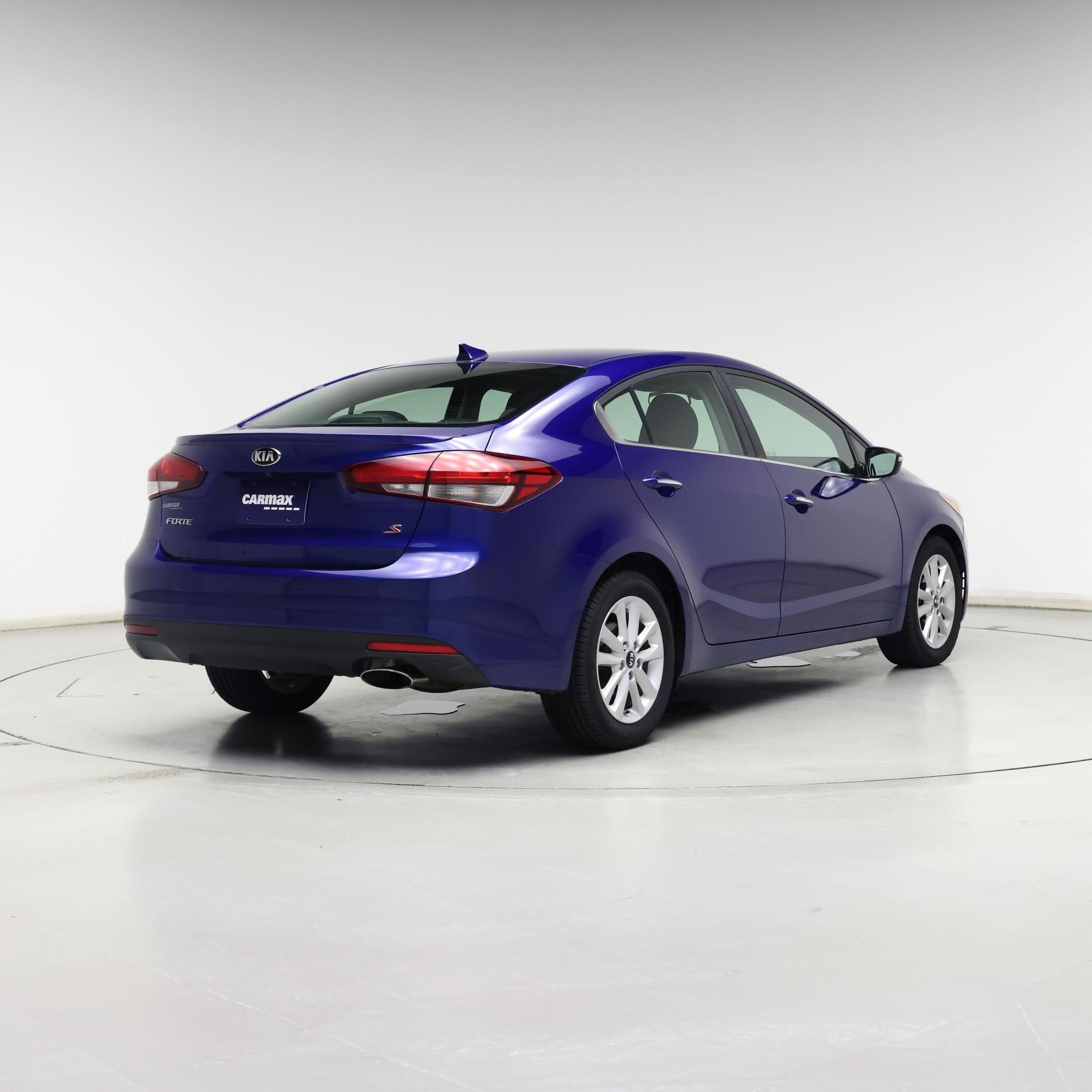 Thumbnail: 2017 Kia Forte - 8