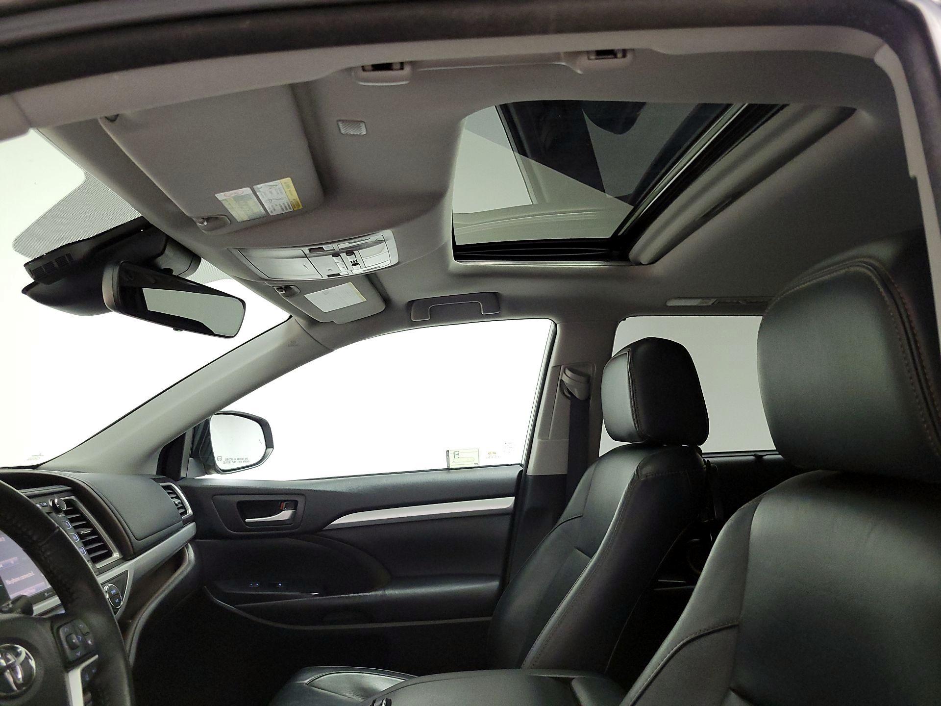 Thumbnail: 2018 Toyota Highlander - 20