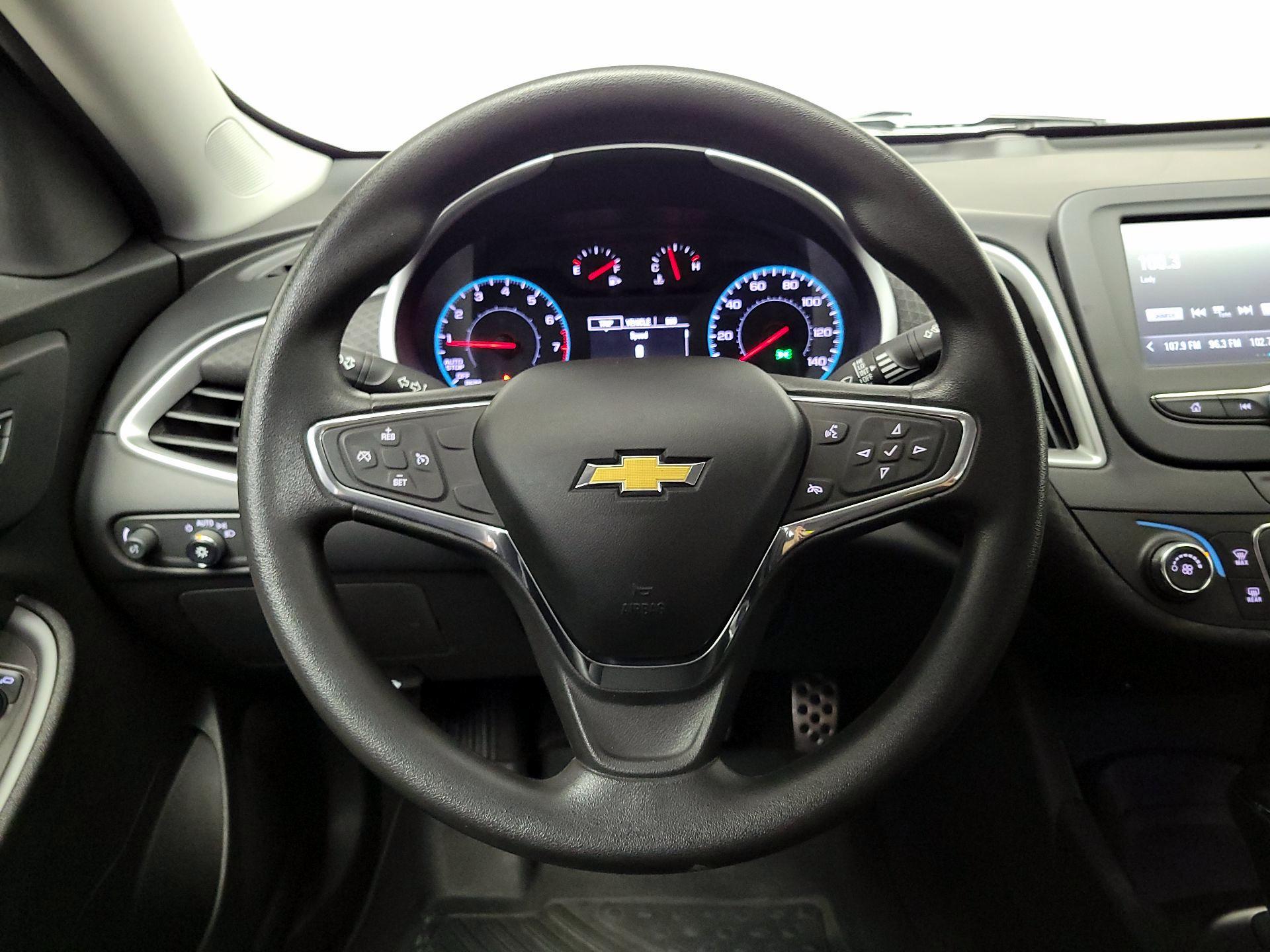Thumbnail: 2016 Chevrolet Malibu - 10
