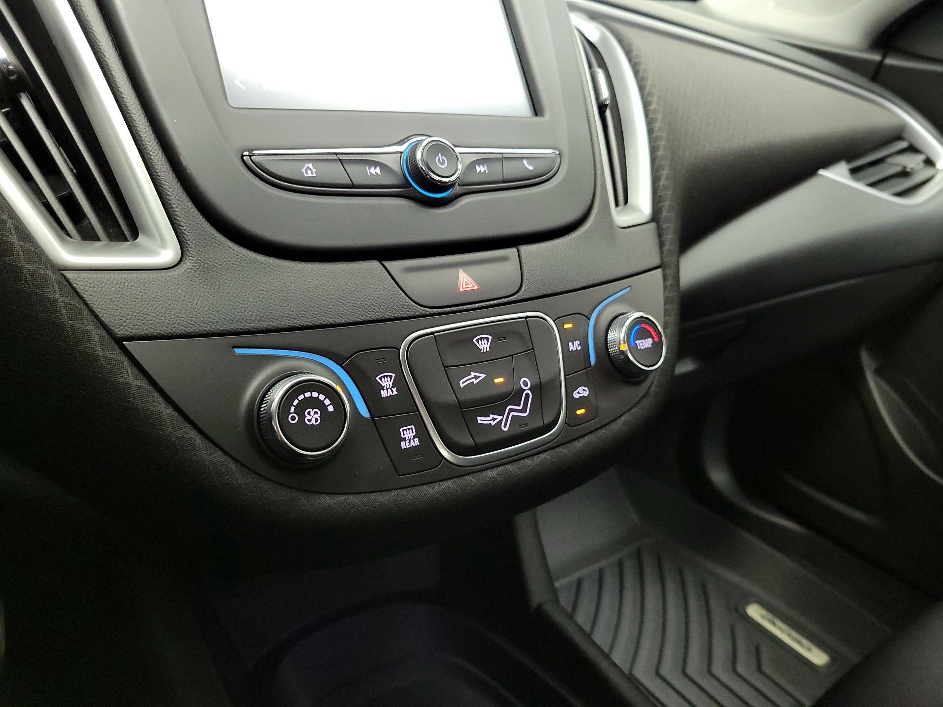 Thumbnail: 2016 Chevrolet Malibu - 16