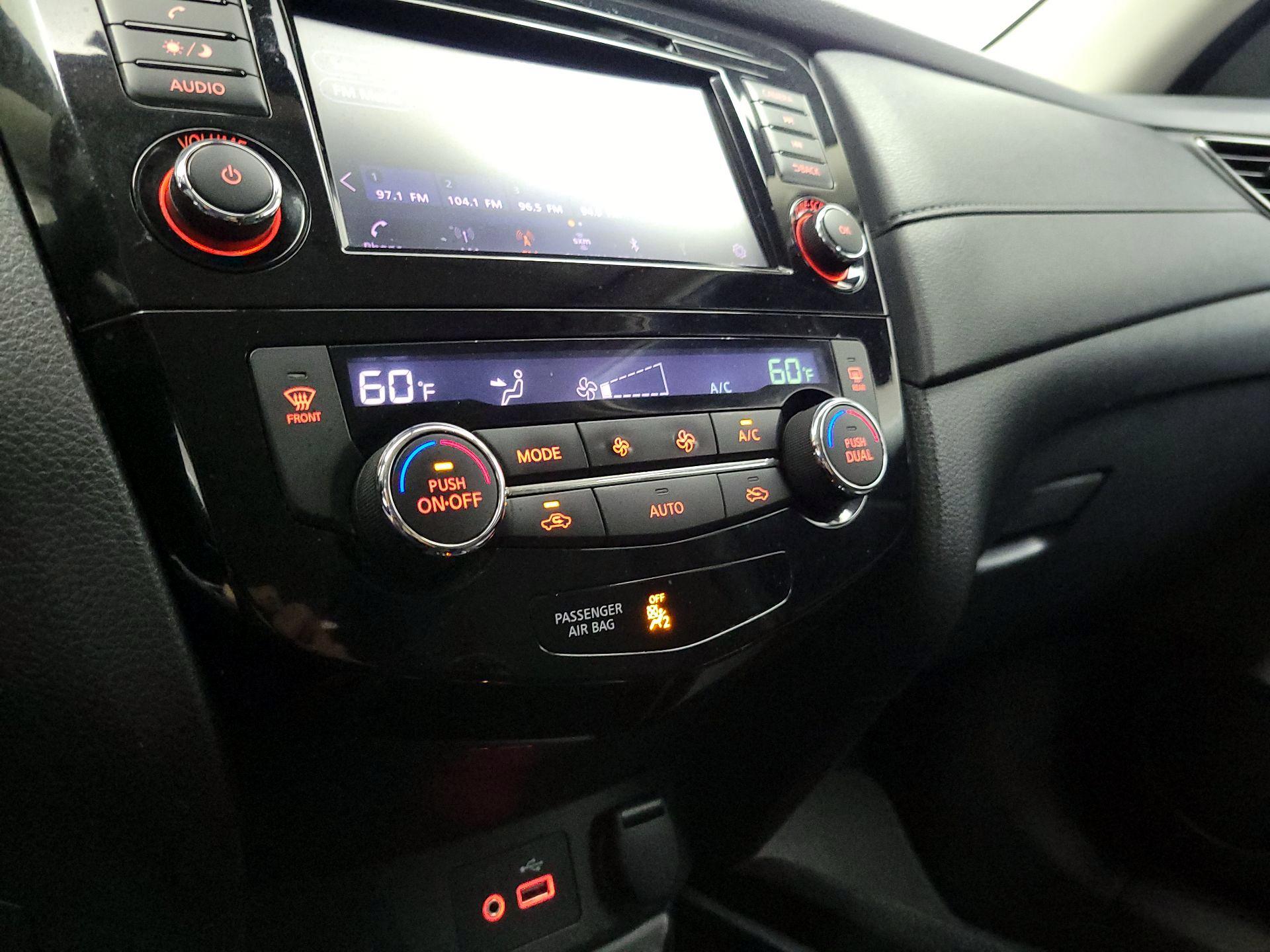 Thumbnail: 2018 Nissan Rogue - 16