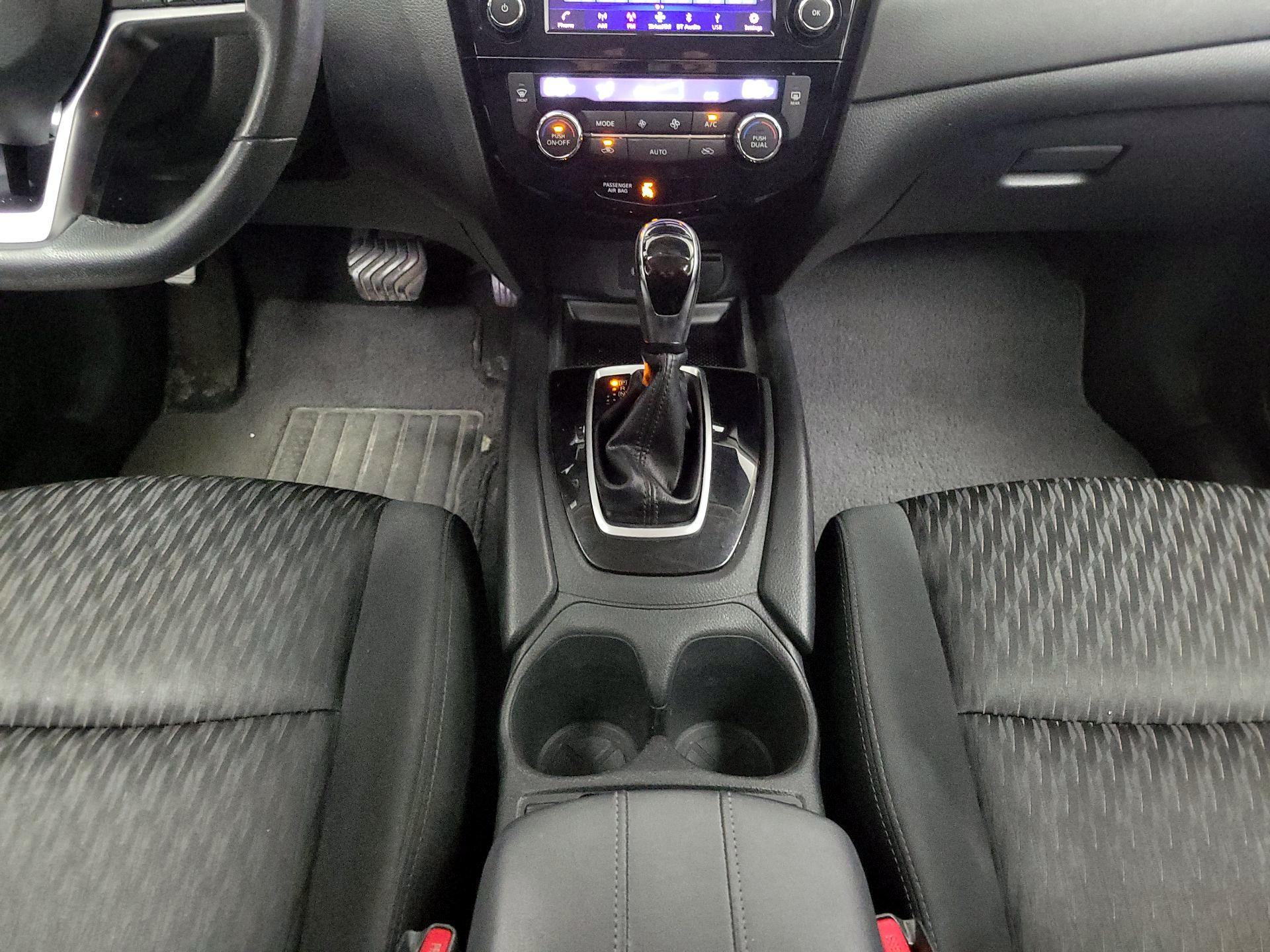 Thumbnail: 2018 Nissan Rogue - 17