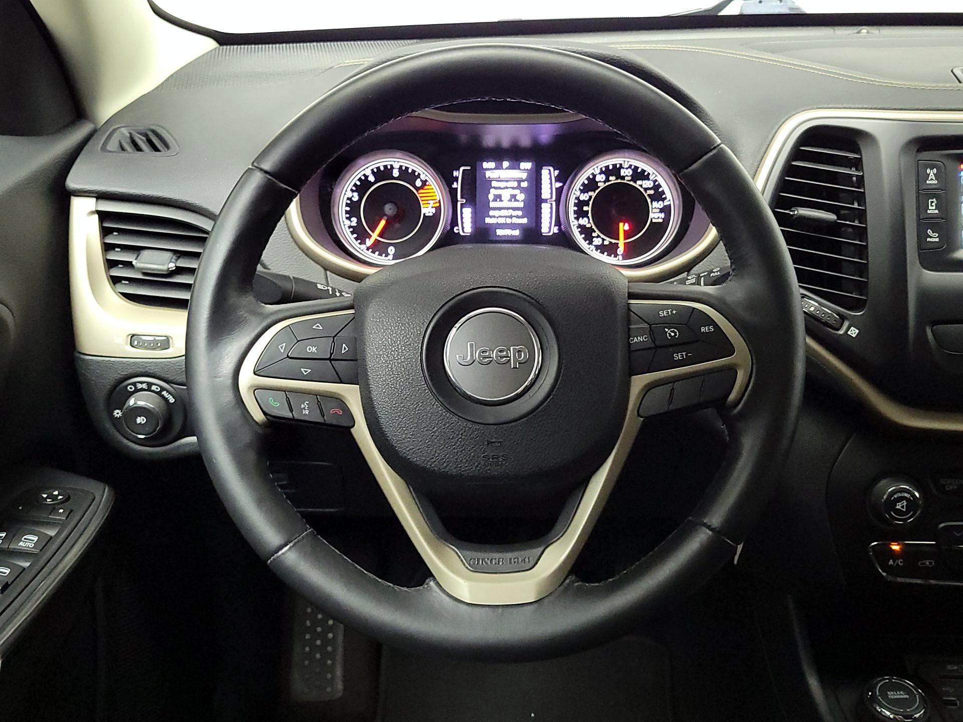Thumbnail: 2016 Jeep Cherokee - 10