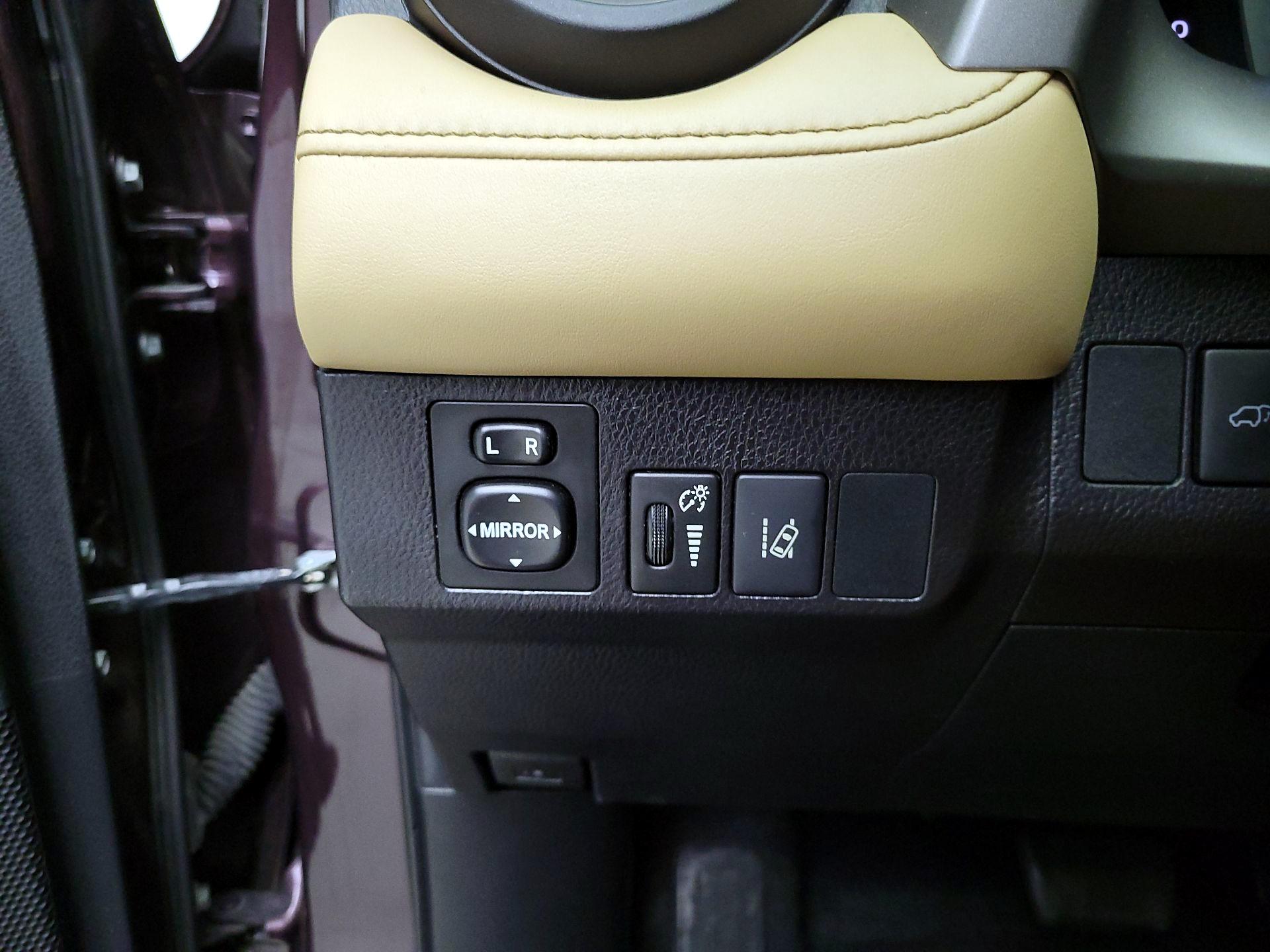 Thumbnail: 2017 Toyota RAV4 - 13