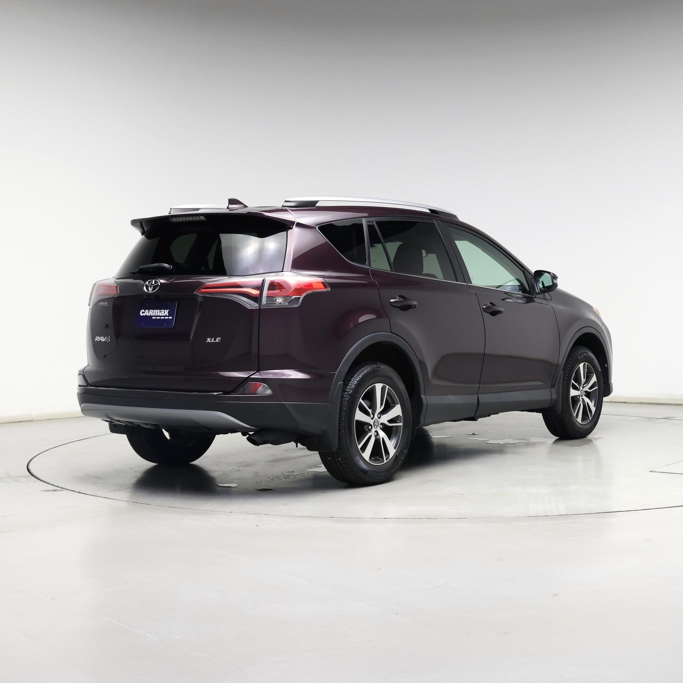 Thumbnail: 2017 Toyota RAV4 - 8