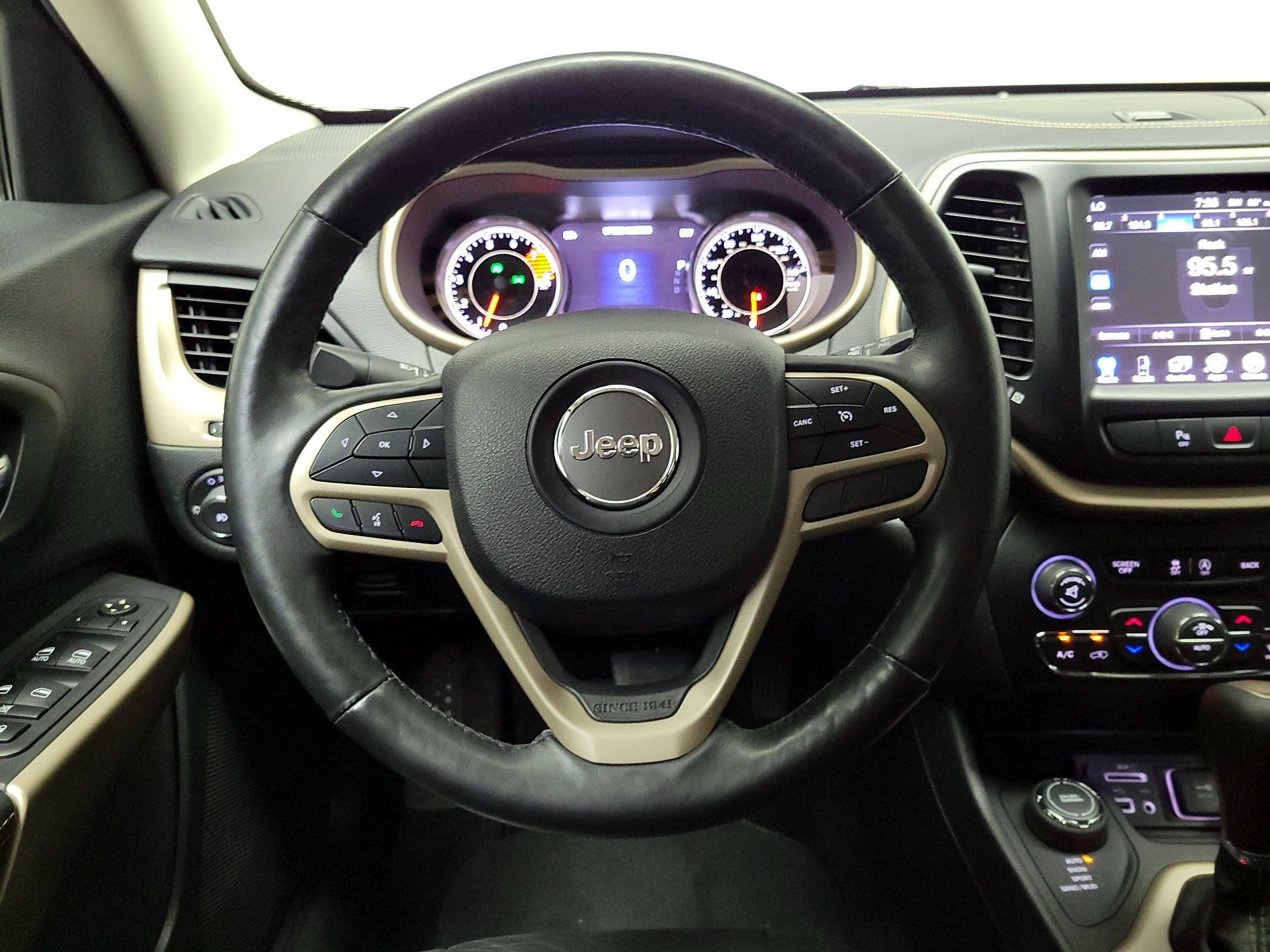Thumbnail: 2018 Jeep Cherokee - 10