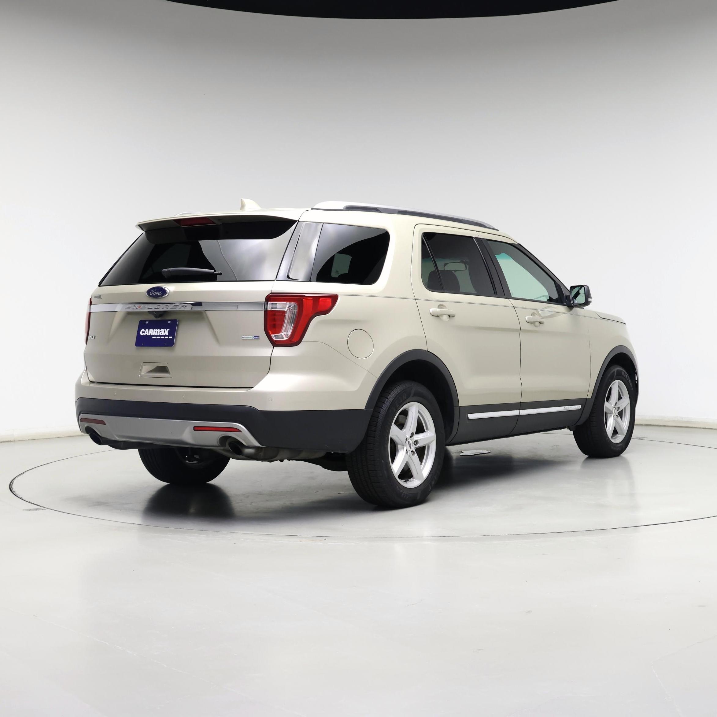 Thumbnail: 2017 Ford Explorer - 8