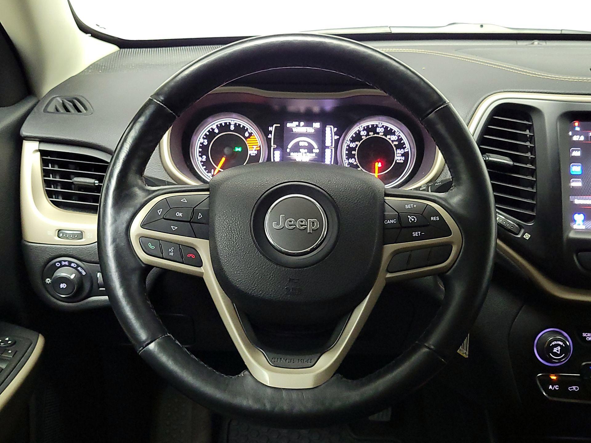 Thumbnail: 2017 Jeep Cherokee - 10