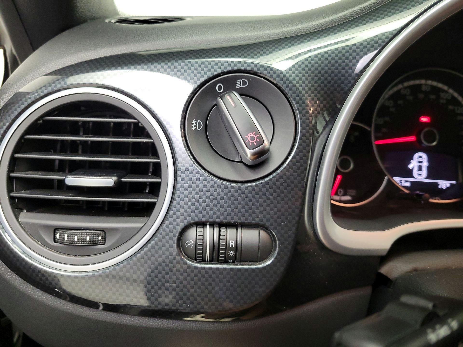 Thumbnail: 2013 Volkswagen Beetle - 13