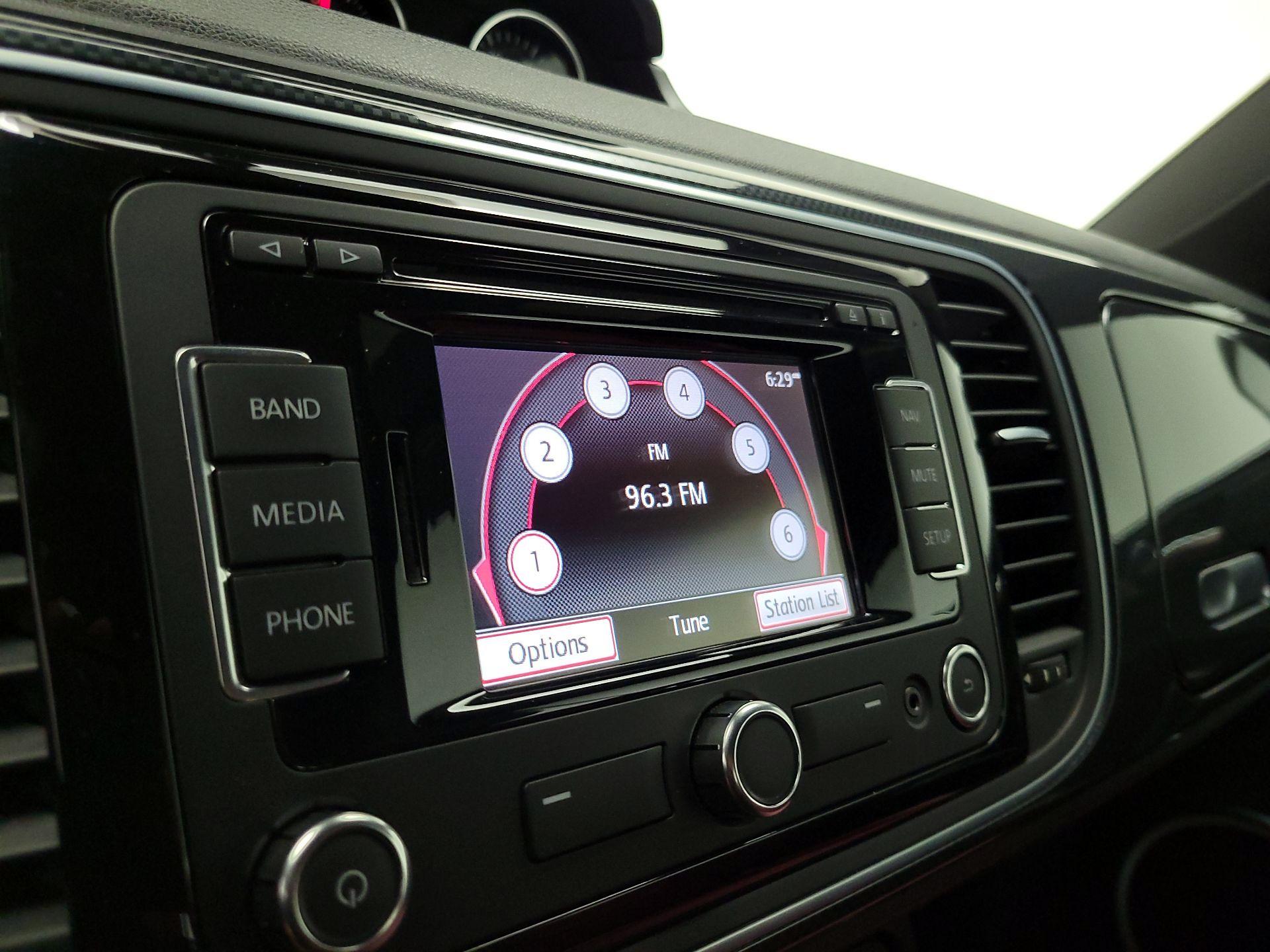 Thumbnail: 2013 Volkswagen Beetle - 15