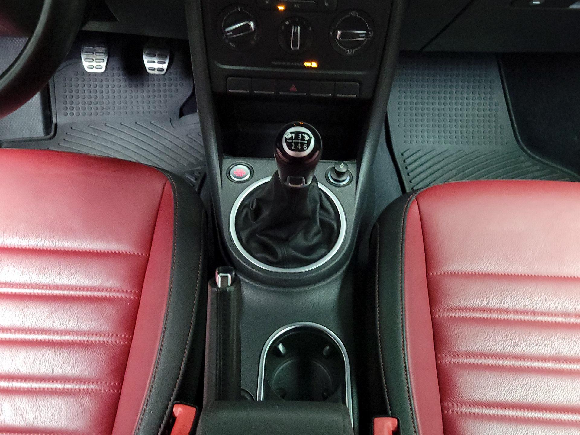 Thumbnail: 2013 Volkswagen Beetle - 17