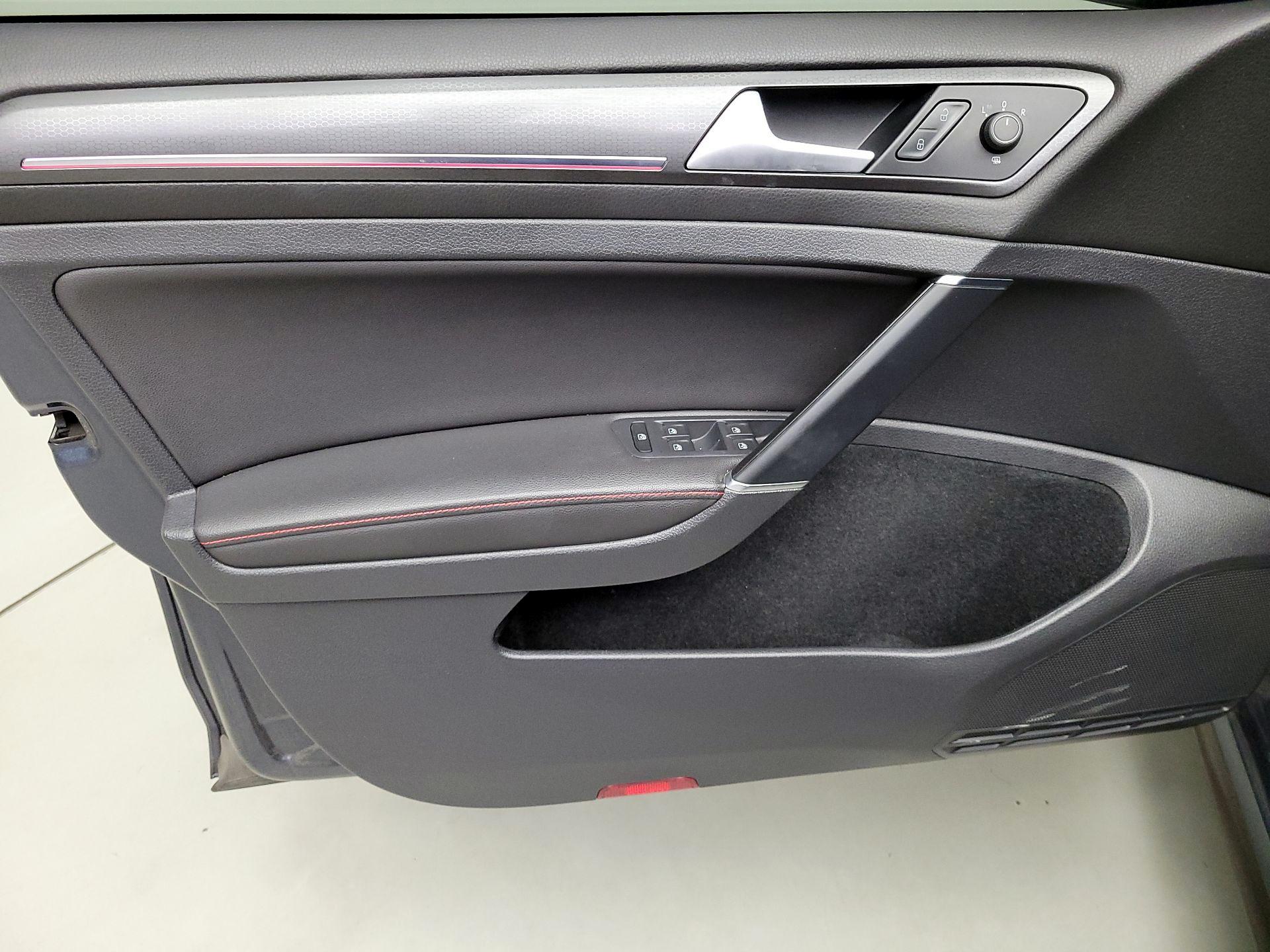 Thumbnail: 2021 Volkswagen Golf - 12