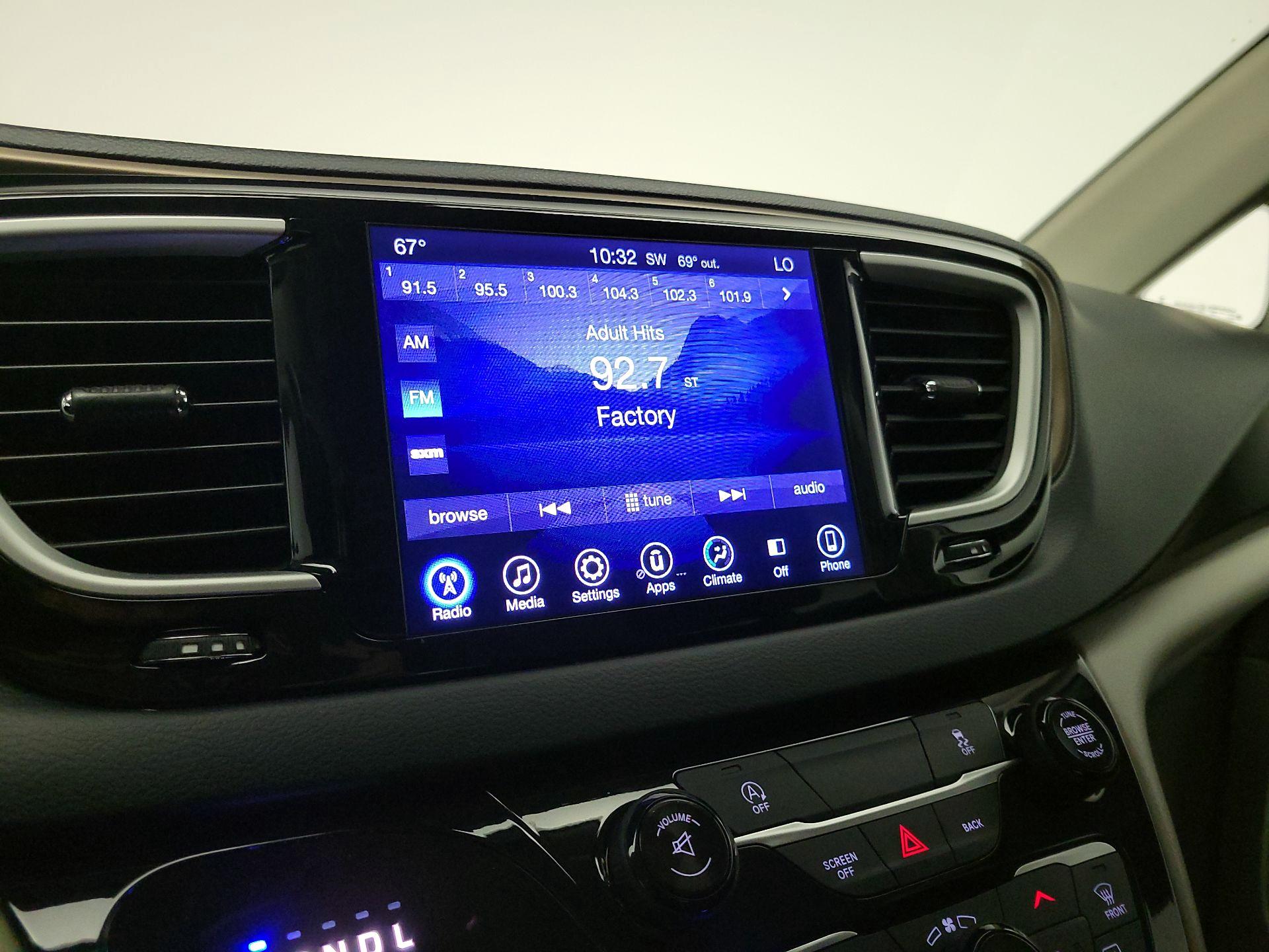 Thumbnail: 2017 Chrysler Pacifica - 15