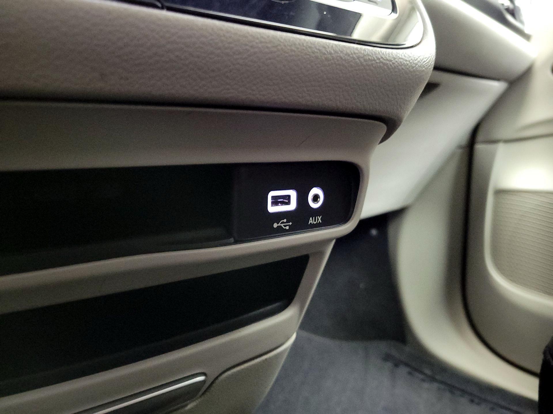 Thumbnail: 2017 Chrysler Pacifica - 18