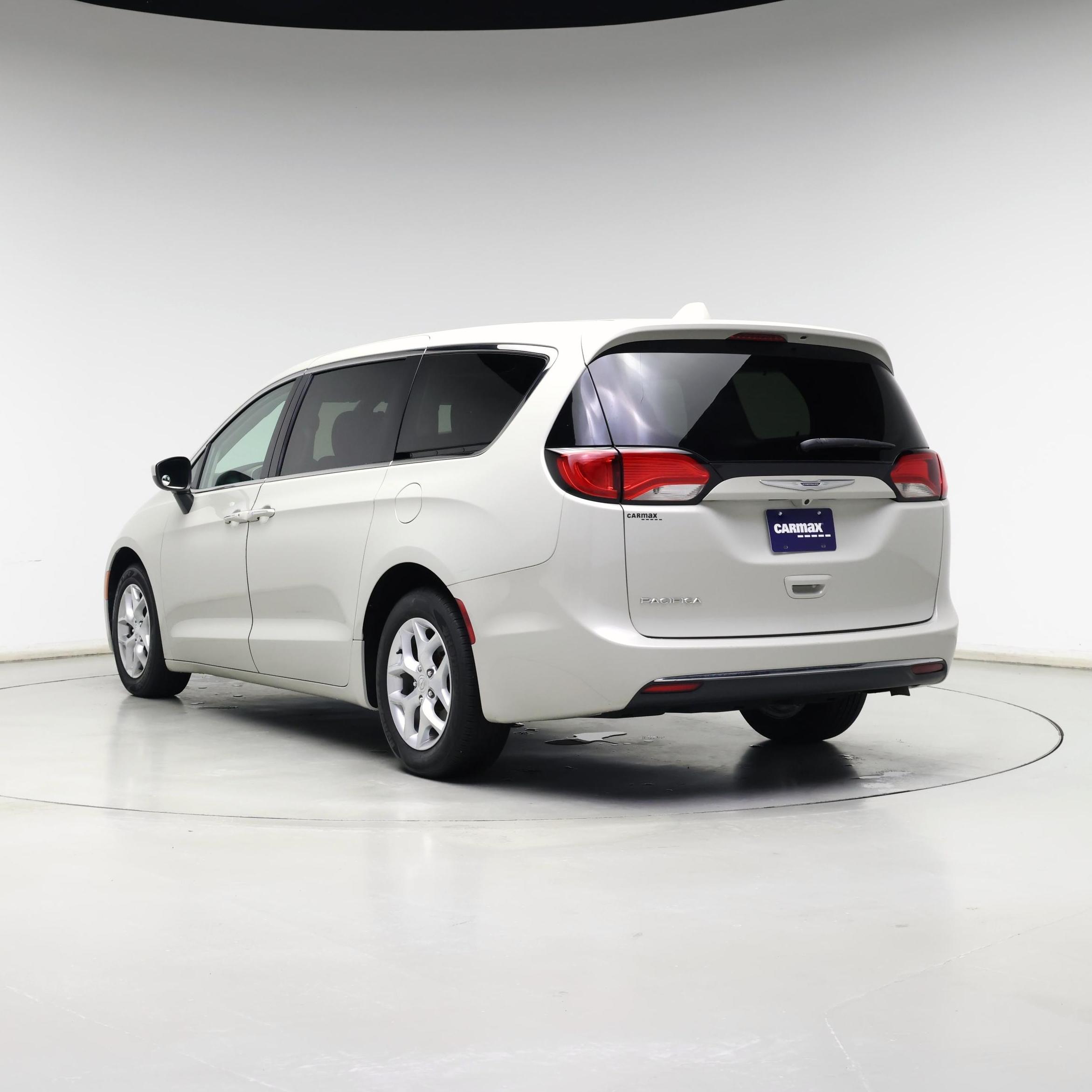 Thumbnail: 2017 Chrysler Pacifica - 2