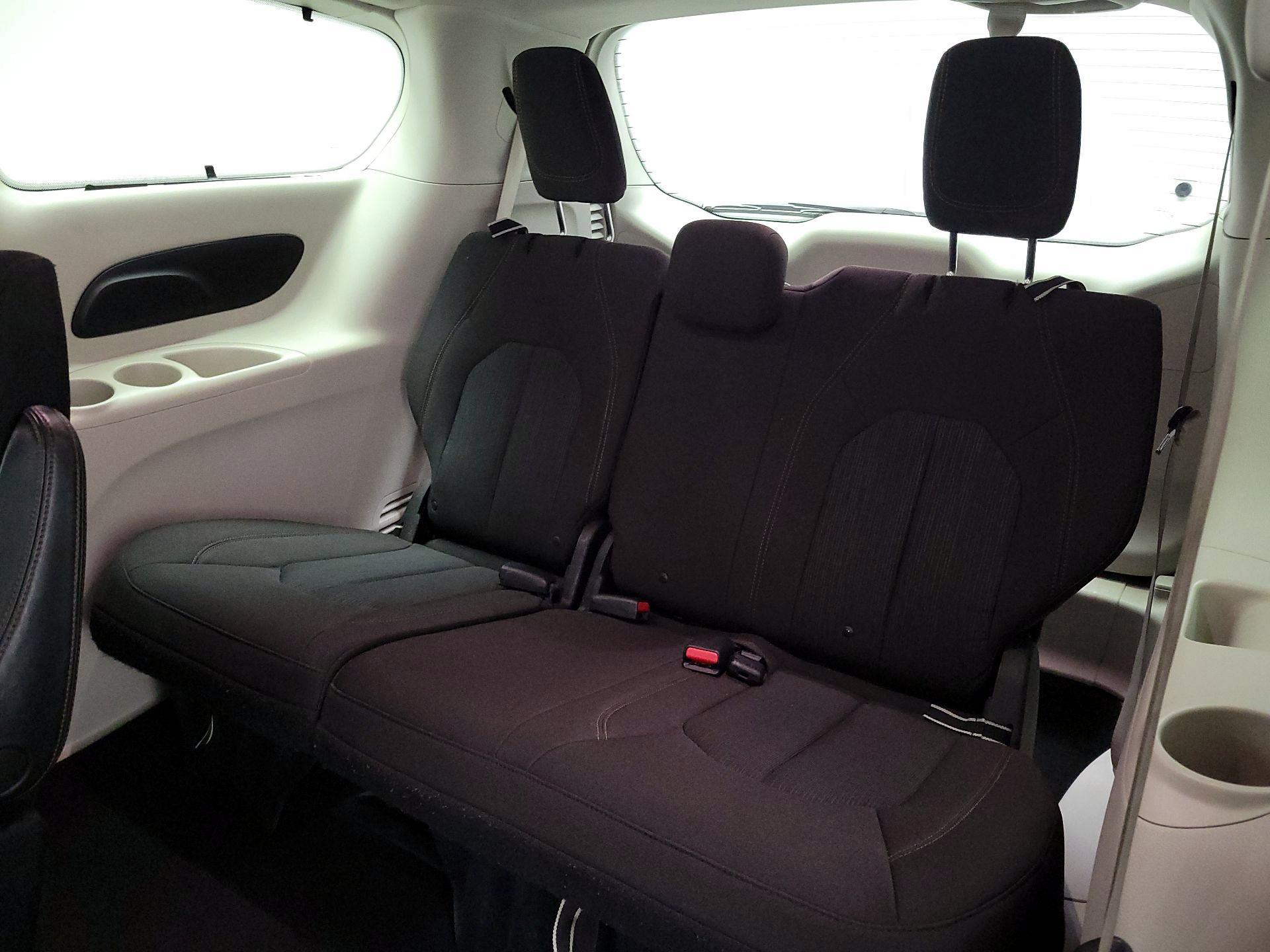 Thumbnail: 2017 Chrysler Pacifica - 20