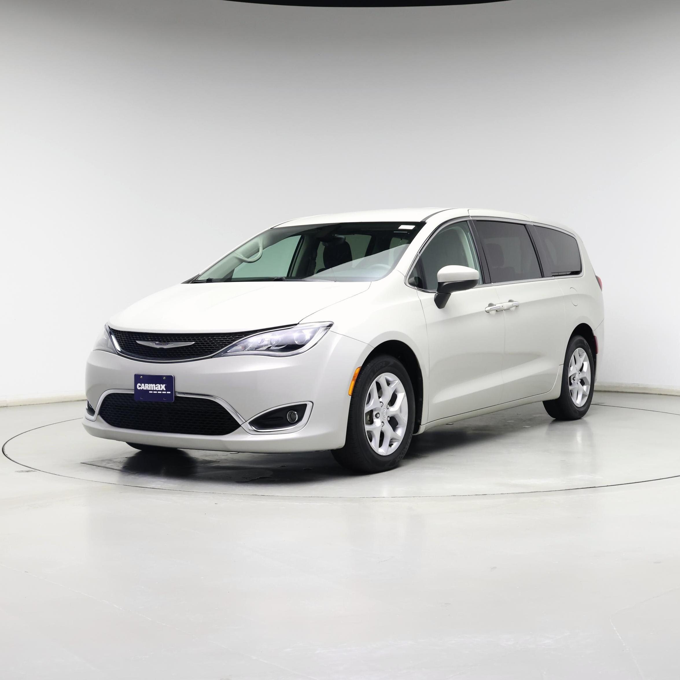 Thumbnail: 2017 Chrysler Pacifica - 4