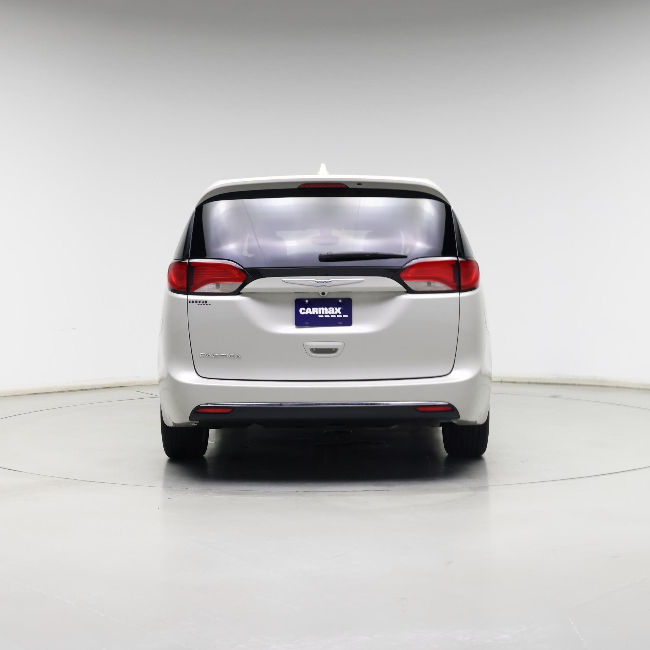 Thumbnail: 2017 Chrysler Pacifica - 6