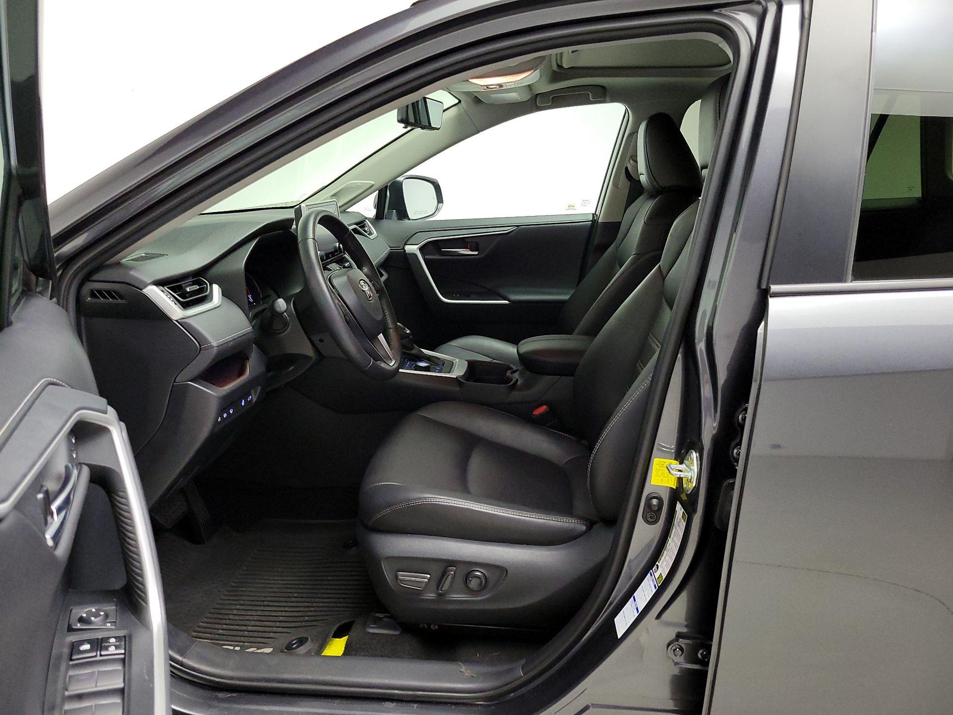 Thumbnail: 2019 Toyota RAV4 - 11