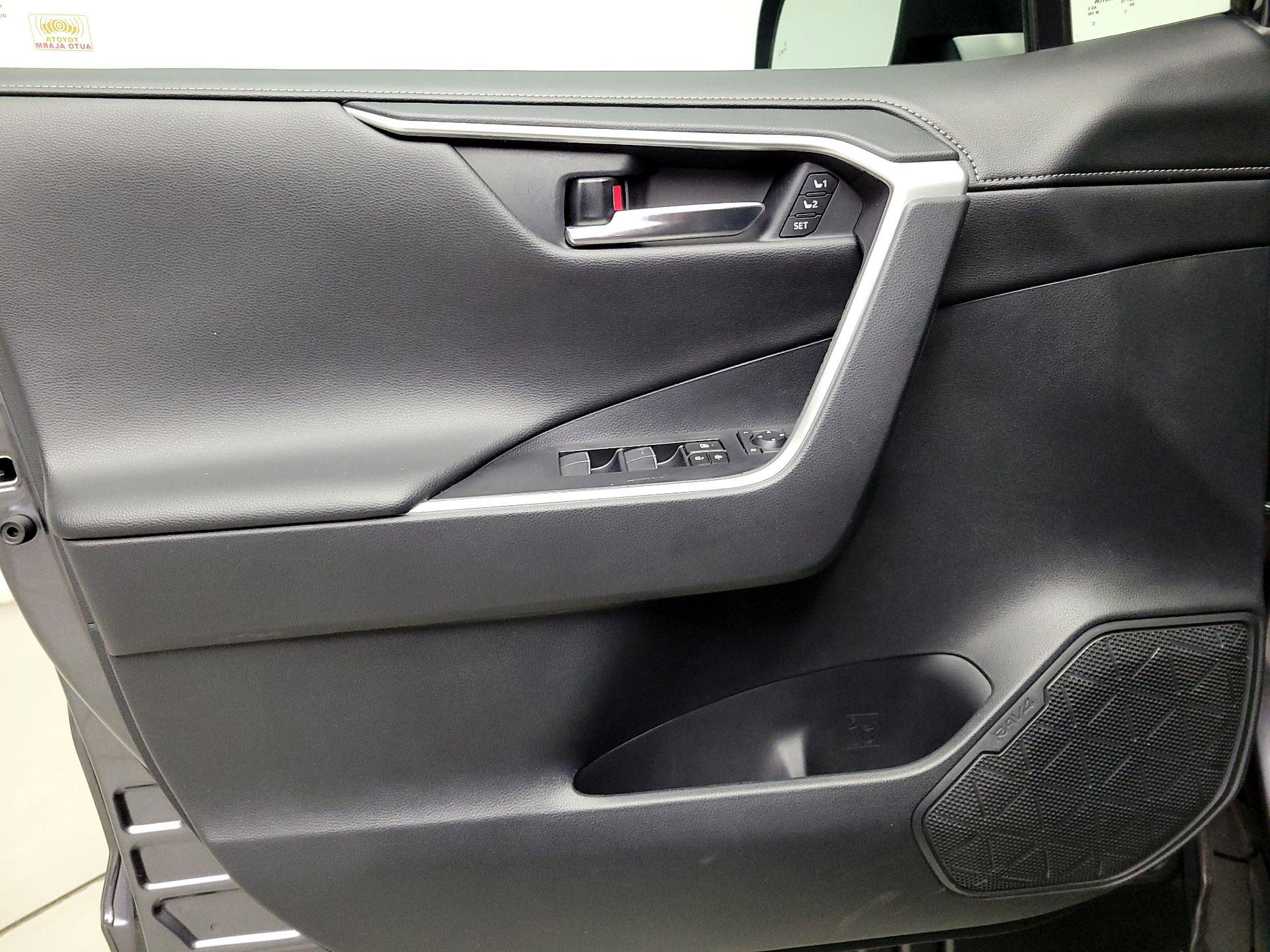 Thumbnail: 2019 Toyota RAV4 - 12