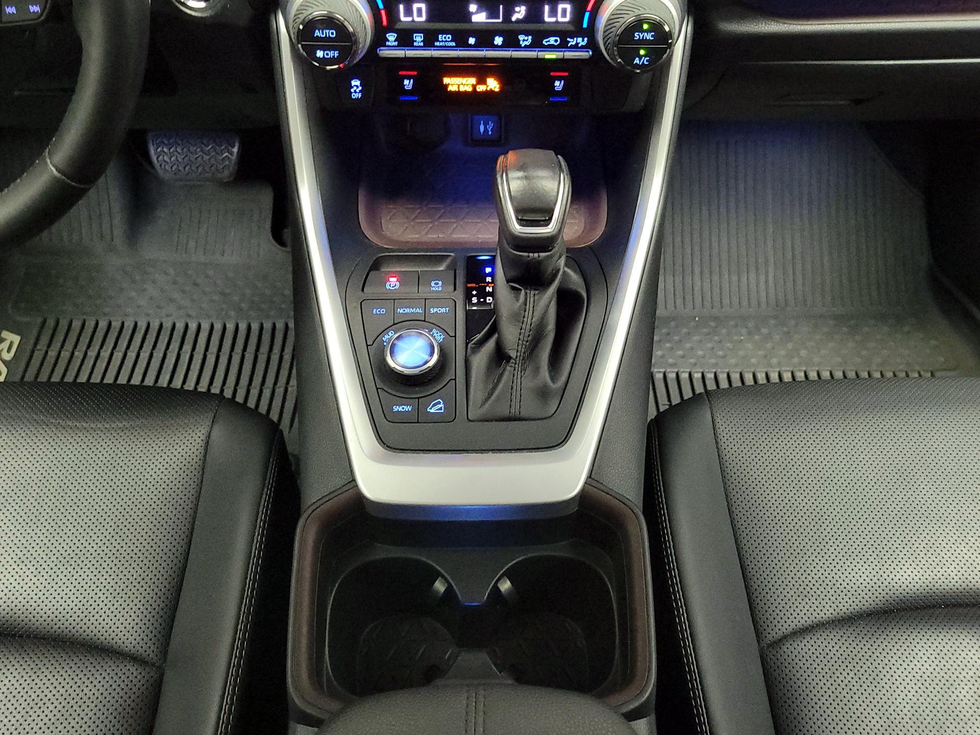 Thumbnail: 2019 Toyota RAV4 - 18