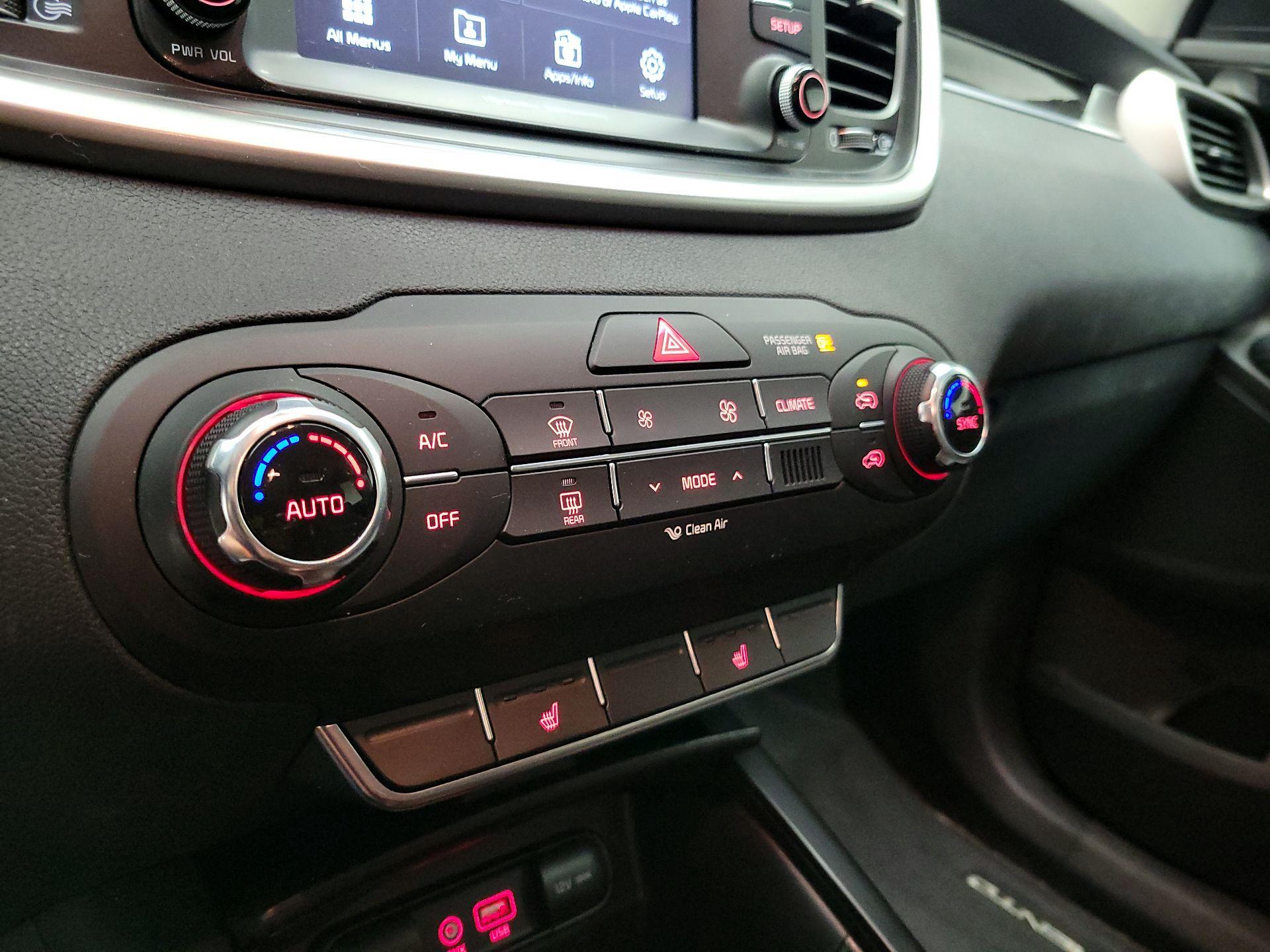 Thumbnail: 2017 Kia Sorento - 16