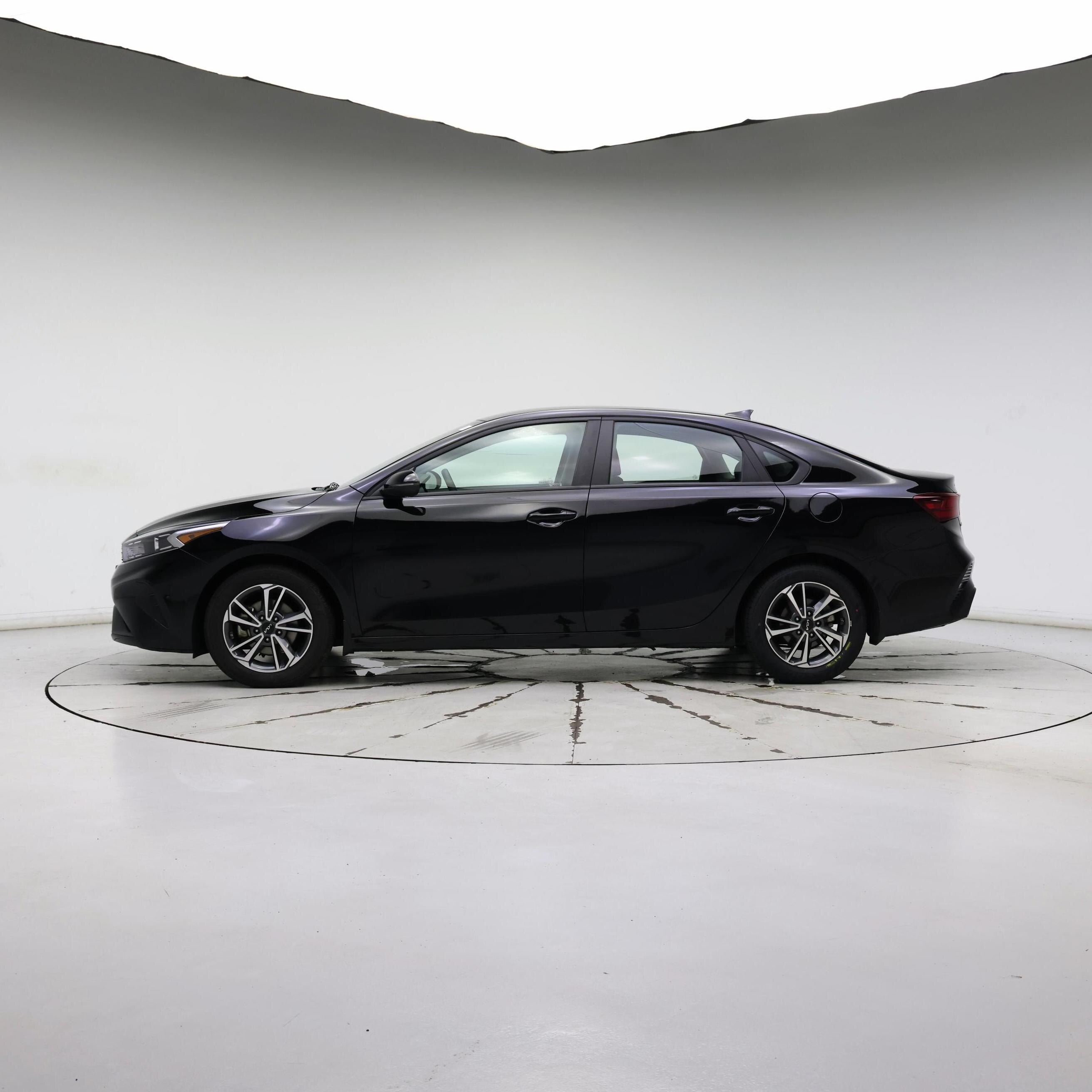Thumbnail: 2022 Kia Forte - 3