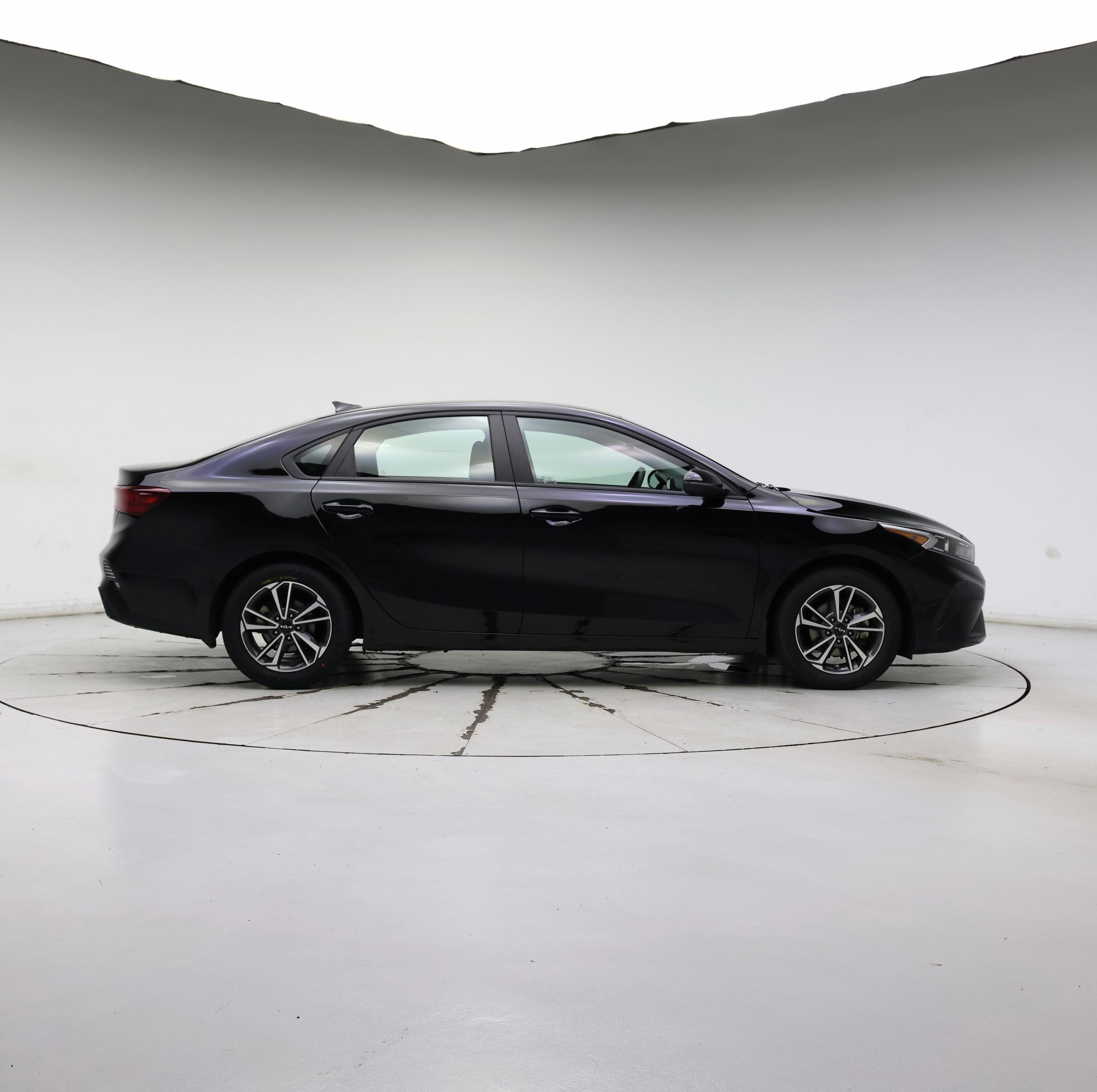 Thumbnail: 2022 Kia Forte - 7
