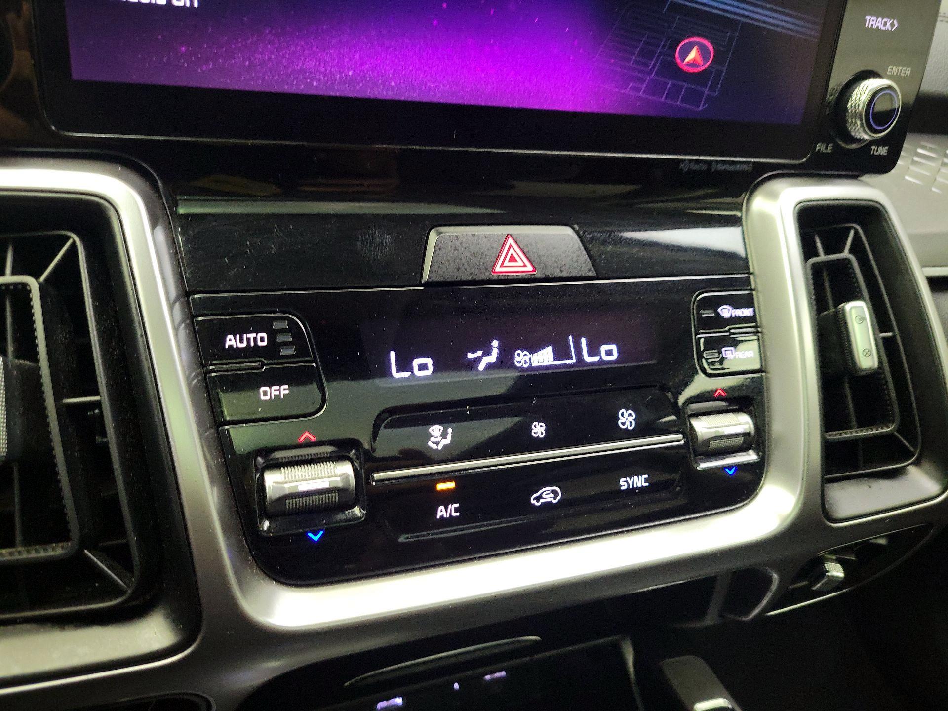 Thumbnail: 2023 Kia Sorento - 17