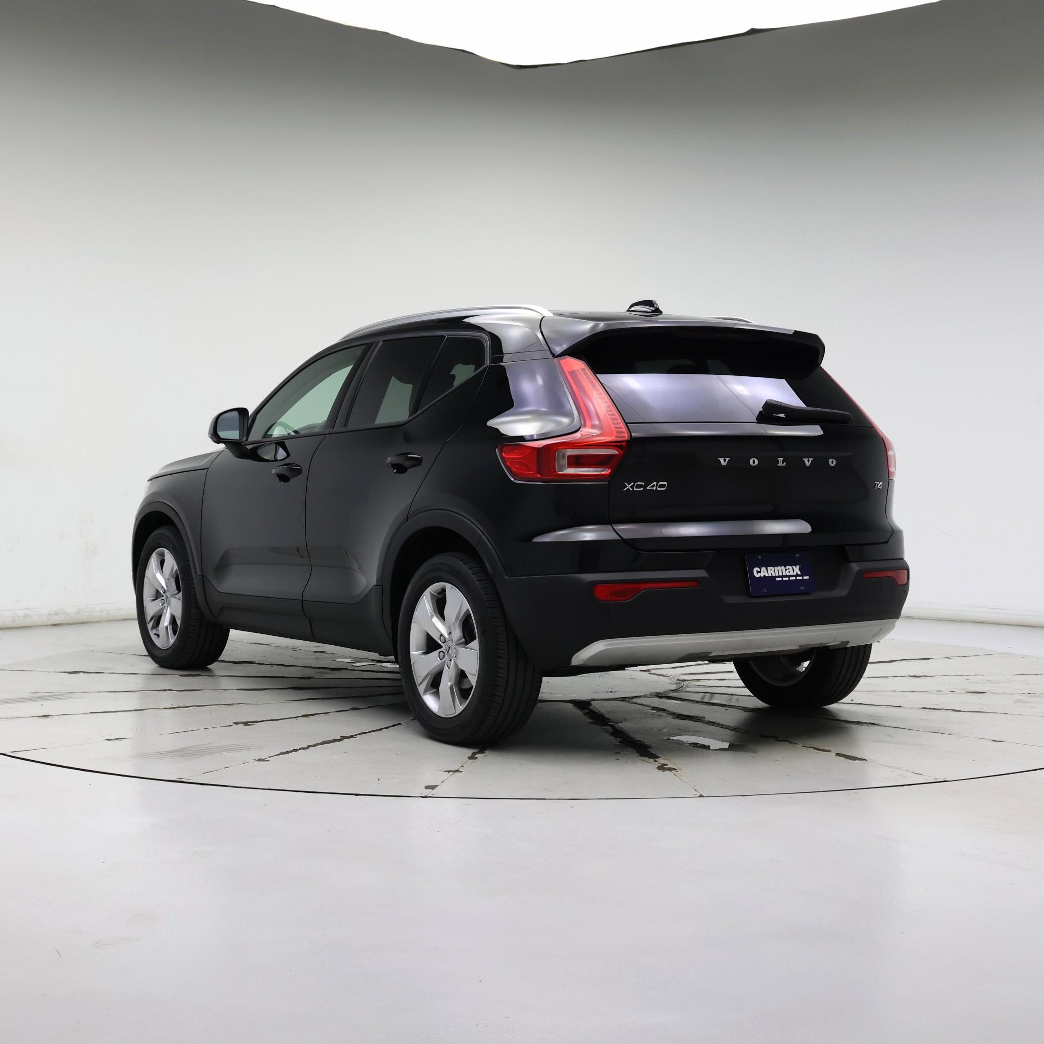 Thumbnail: 2022 Volvo XC40 - 2