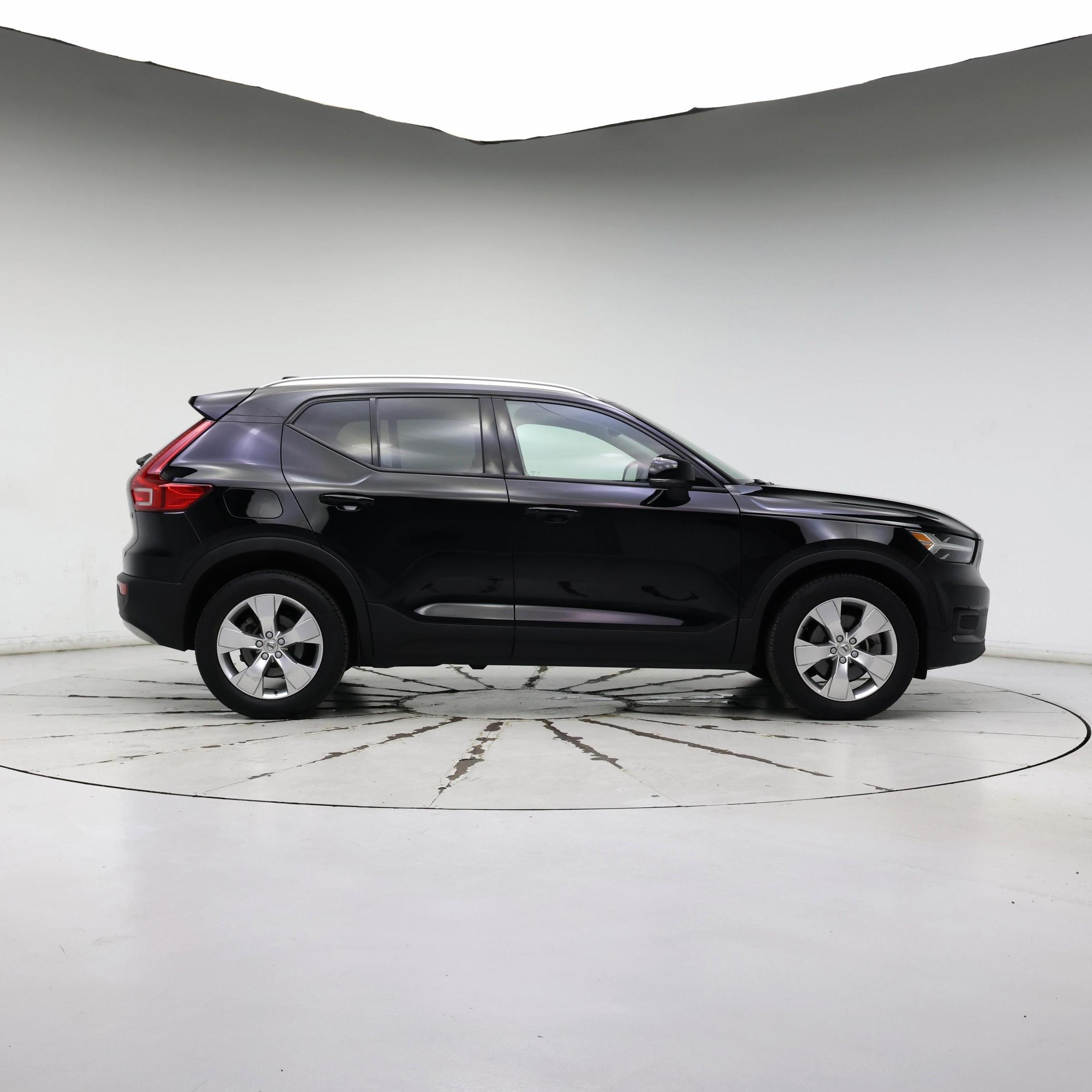 Thumbnail: 2022 Volvo XC40 - 7