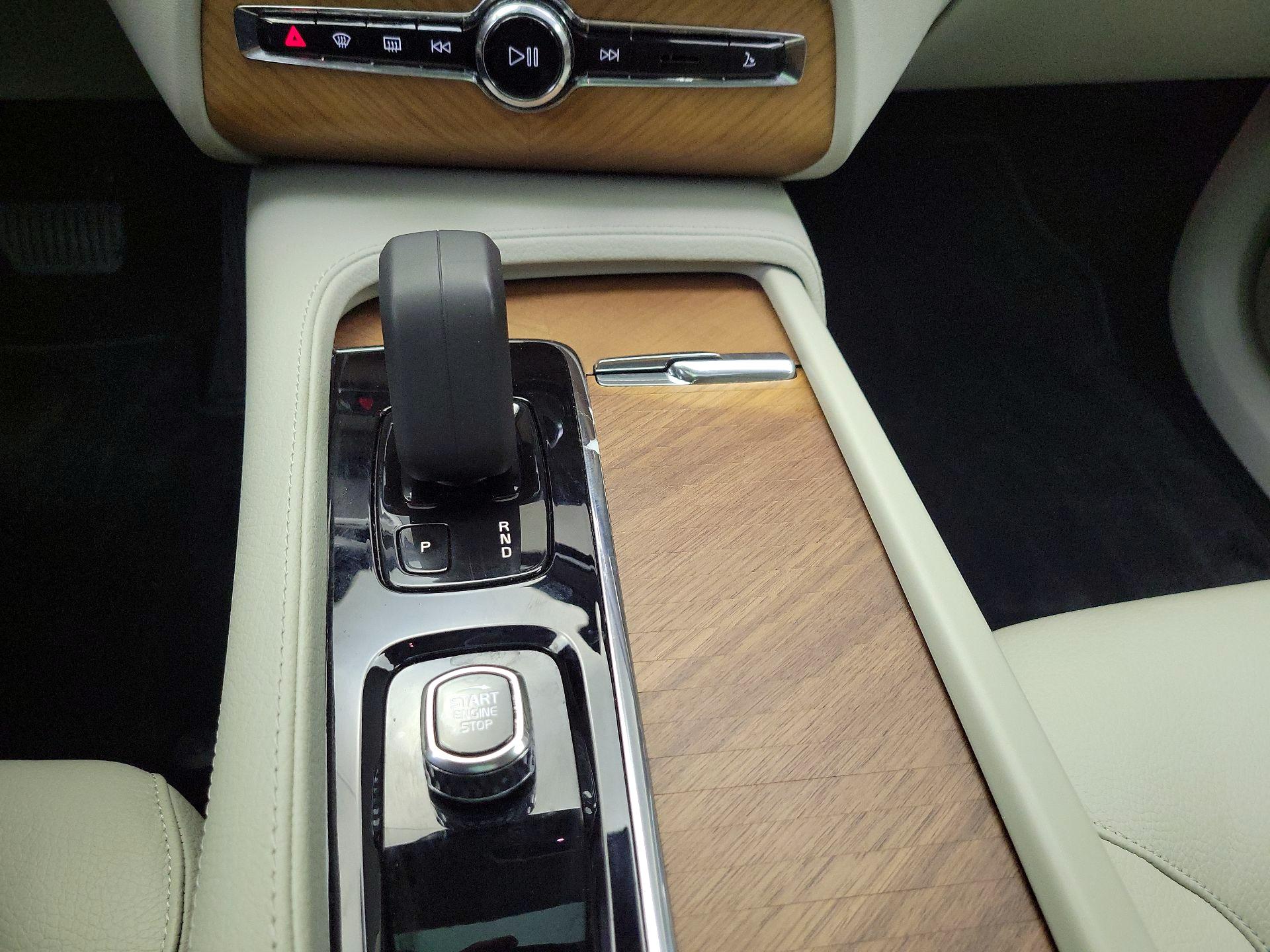 Thumbnail: 2022 Volvo XC90 - 18