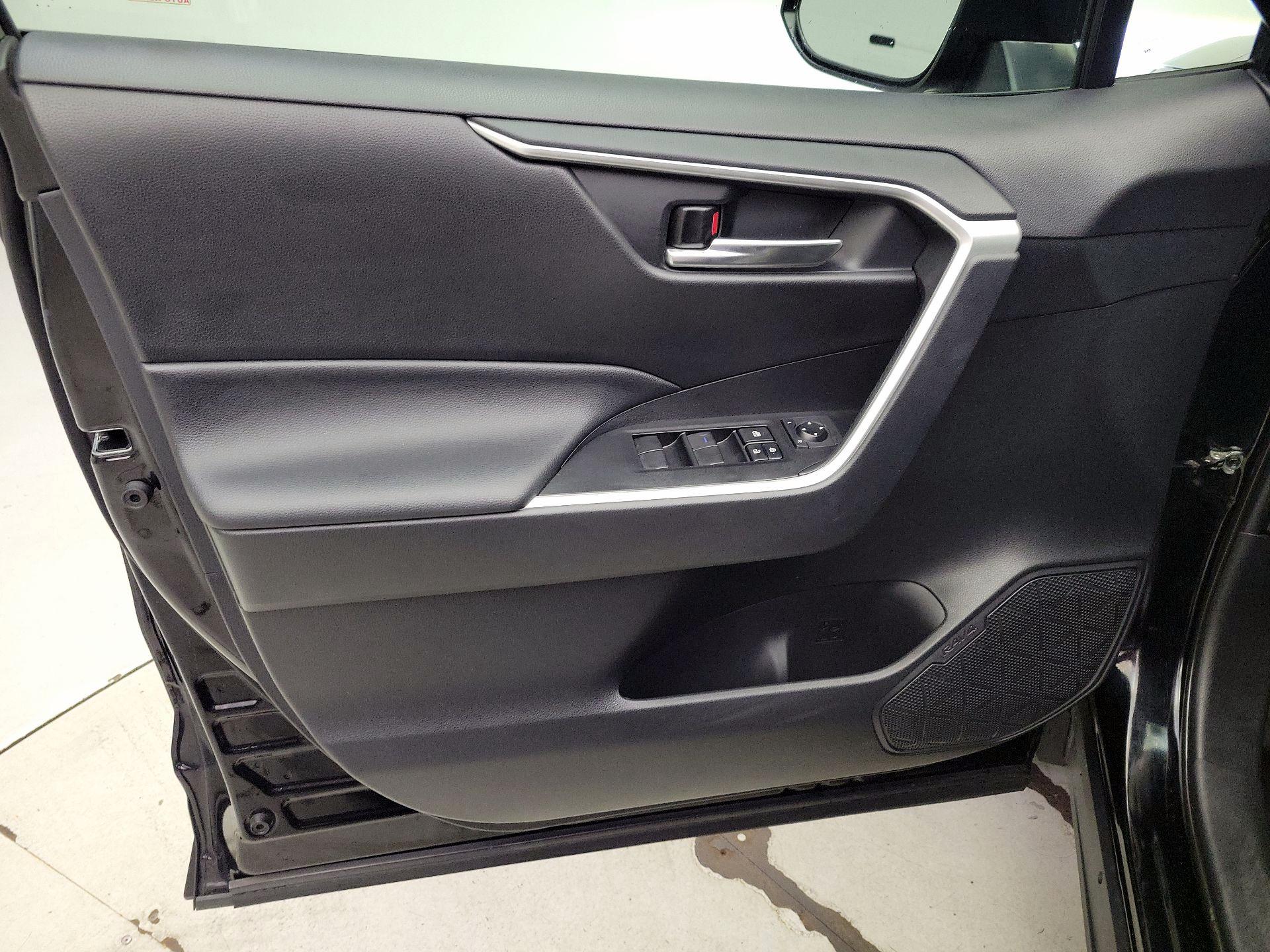 Thumbnail: 2021 Toyota RAV4 - 12