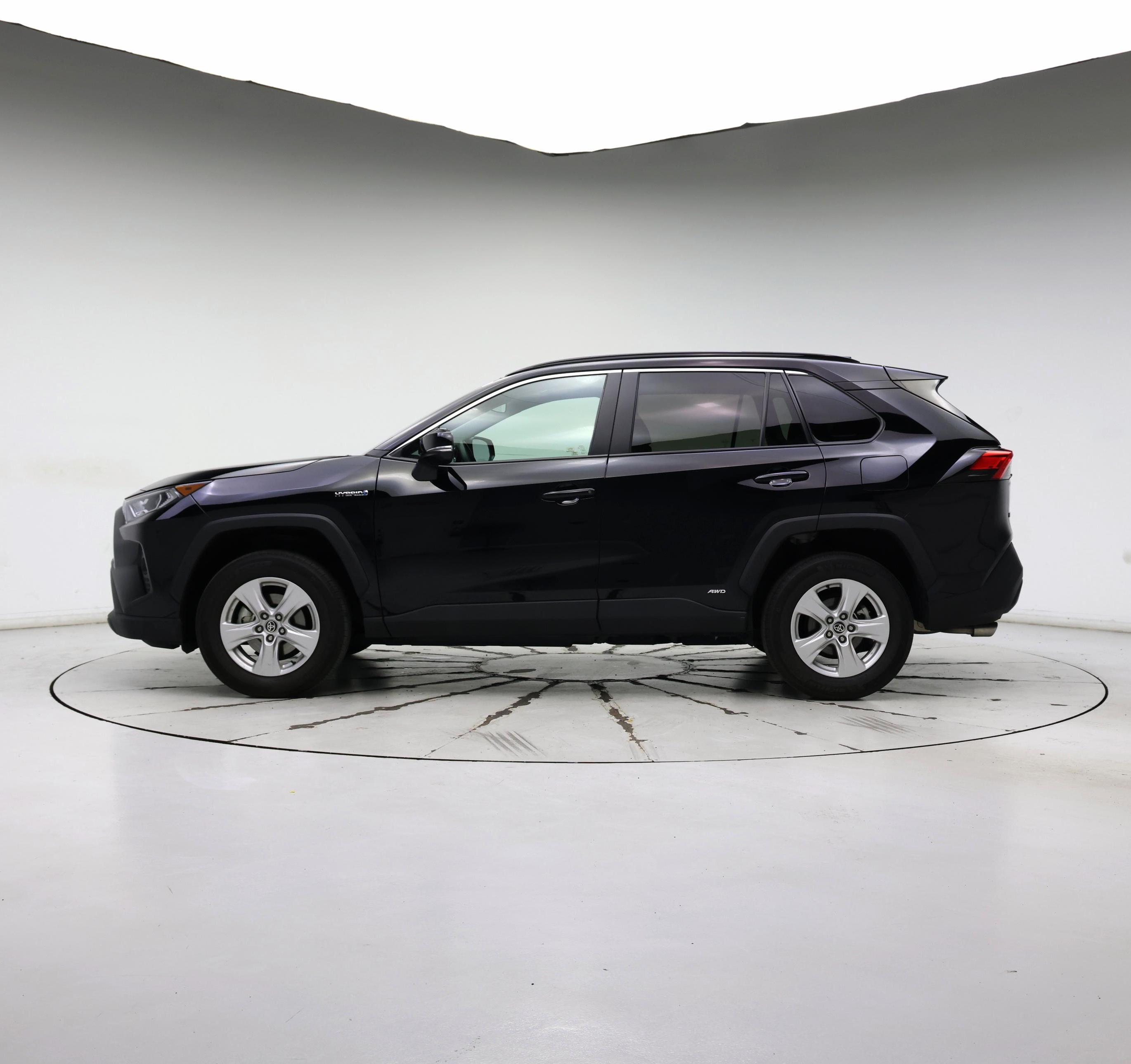 Thumbnail: 2021 Toyota RAV4 - 3