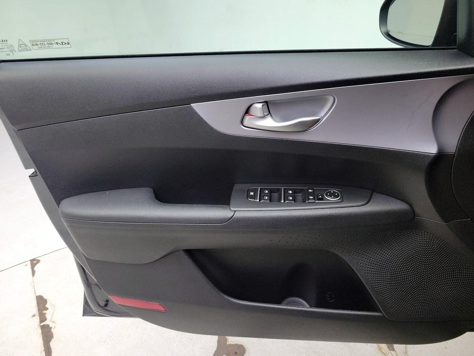 Thumbnail: 2023 Kia Forte - 12