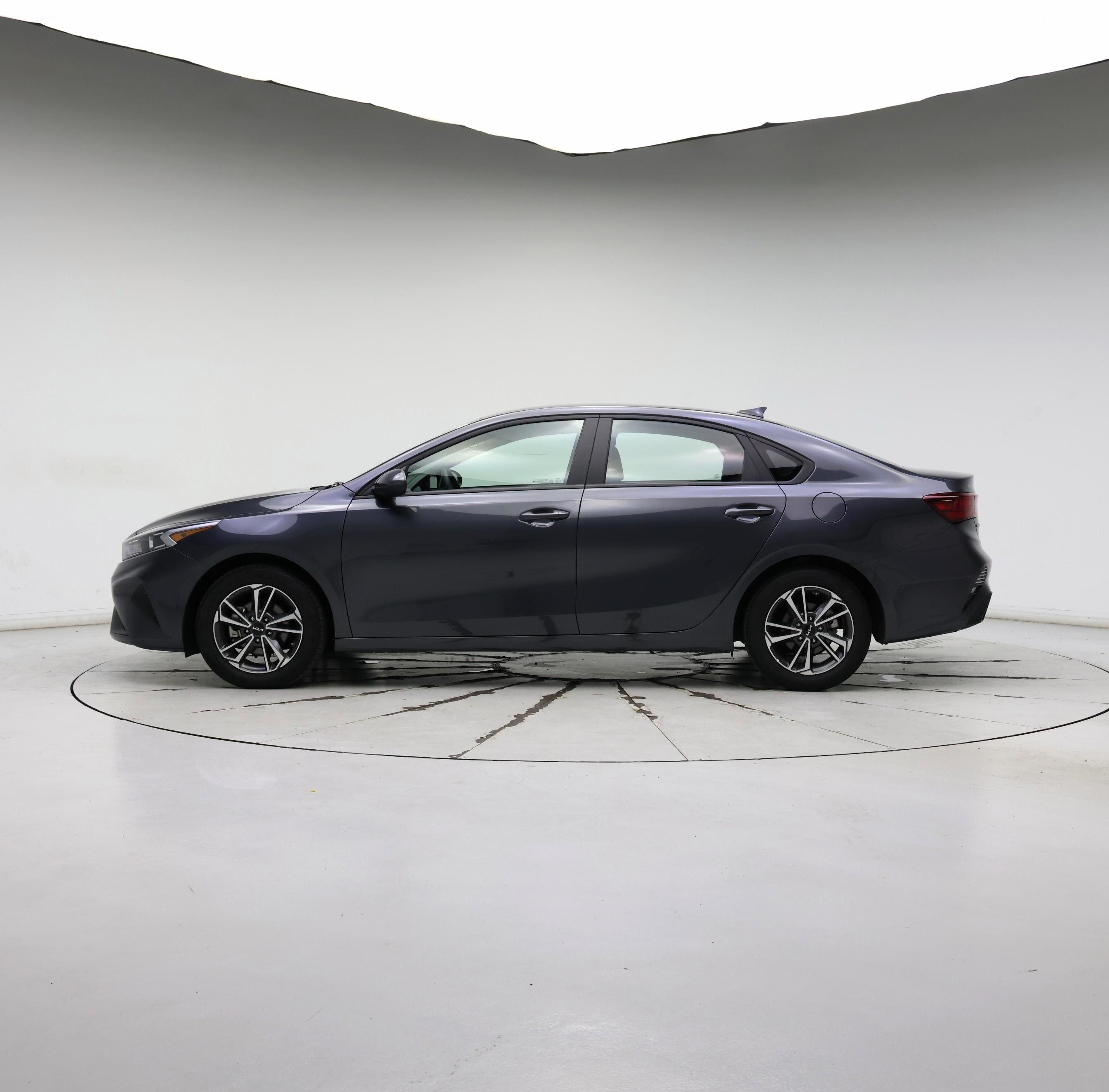 Thumbnail: 2023 Kia Forte - 3