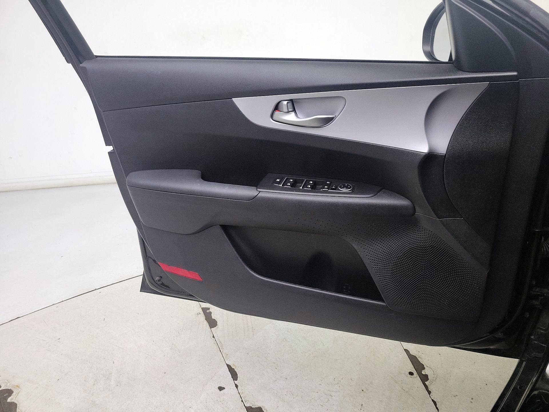 Thumbnail: 2022 Kia Forte - 12