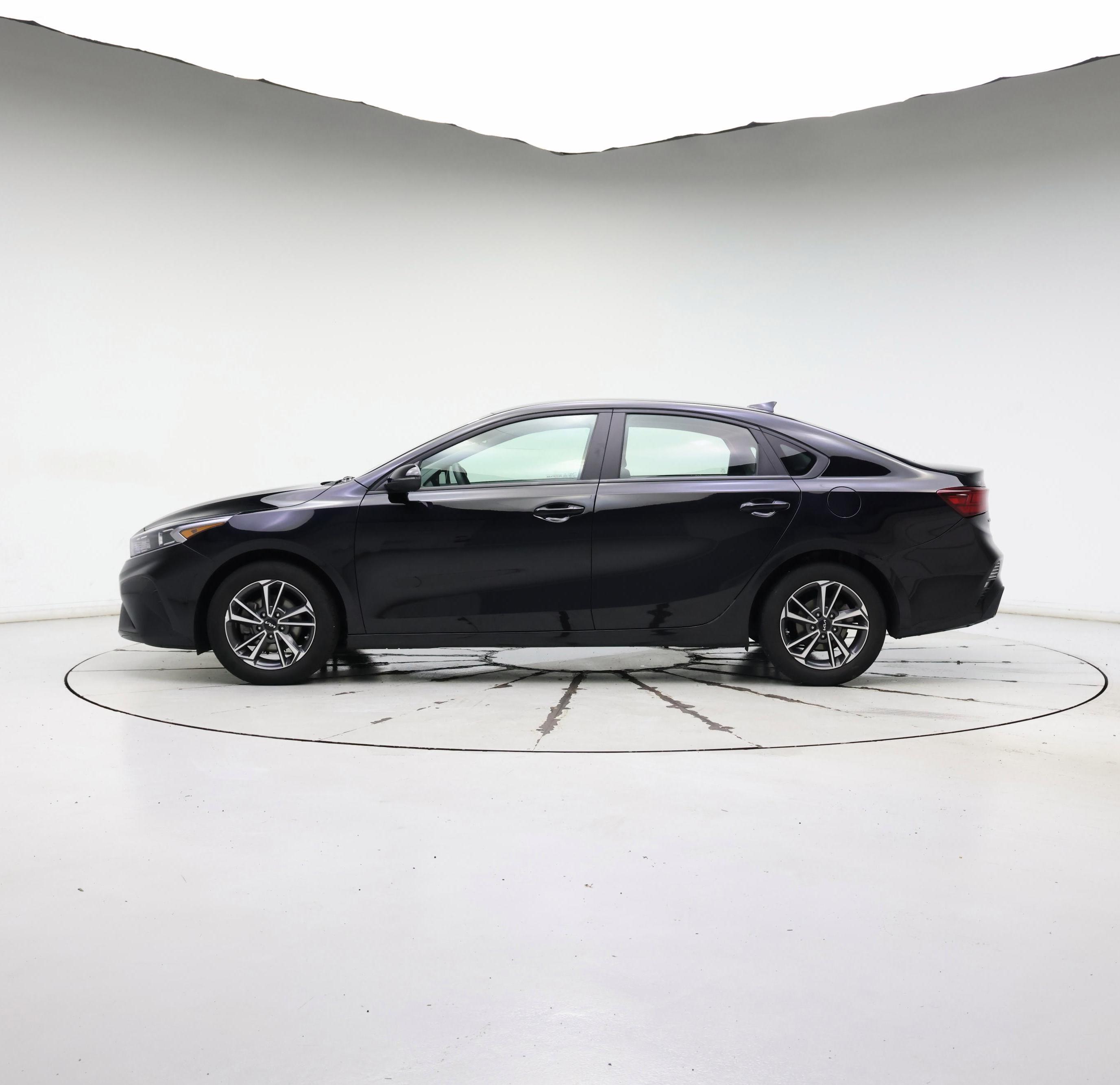 Thumbnail: 2022 Kia Forte - 3
