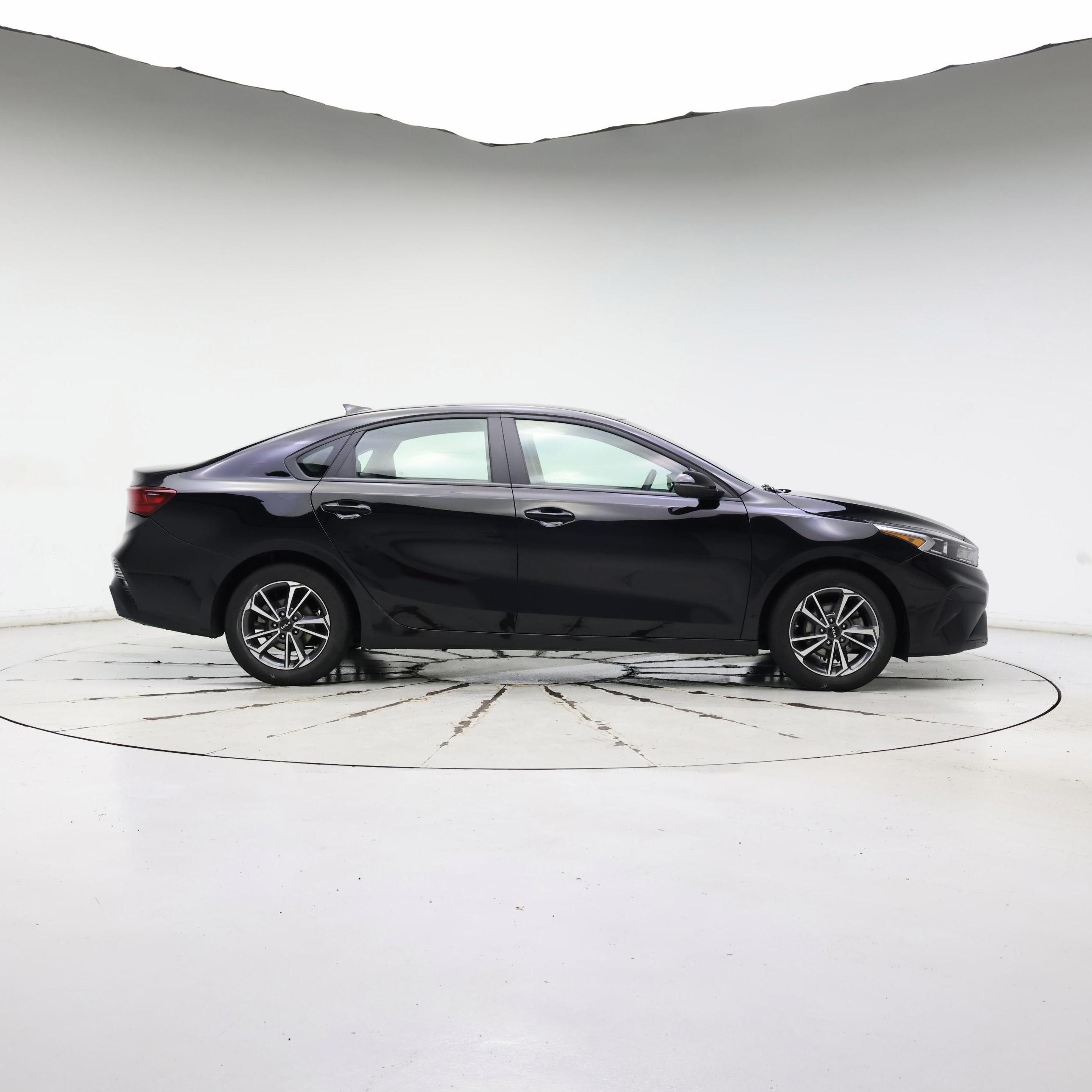 Thumbnail: 2022 Kia Forte - 7