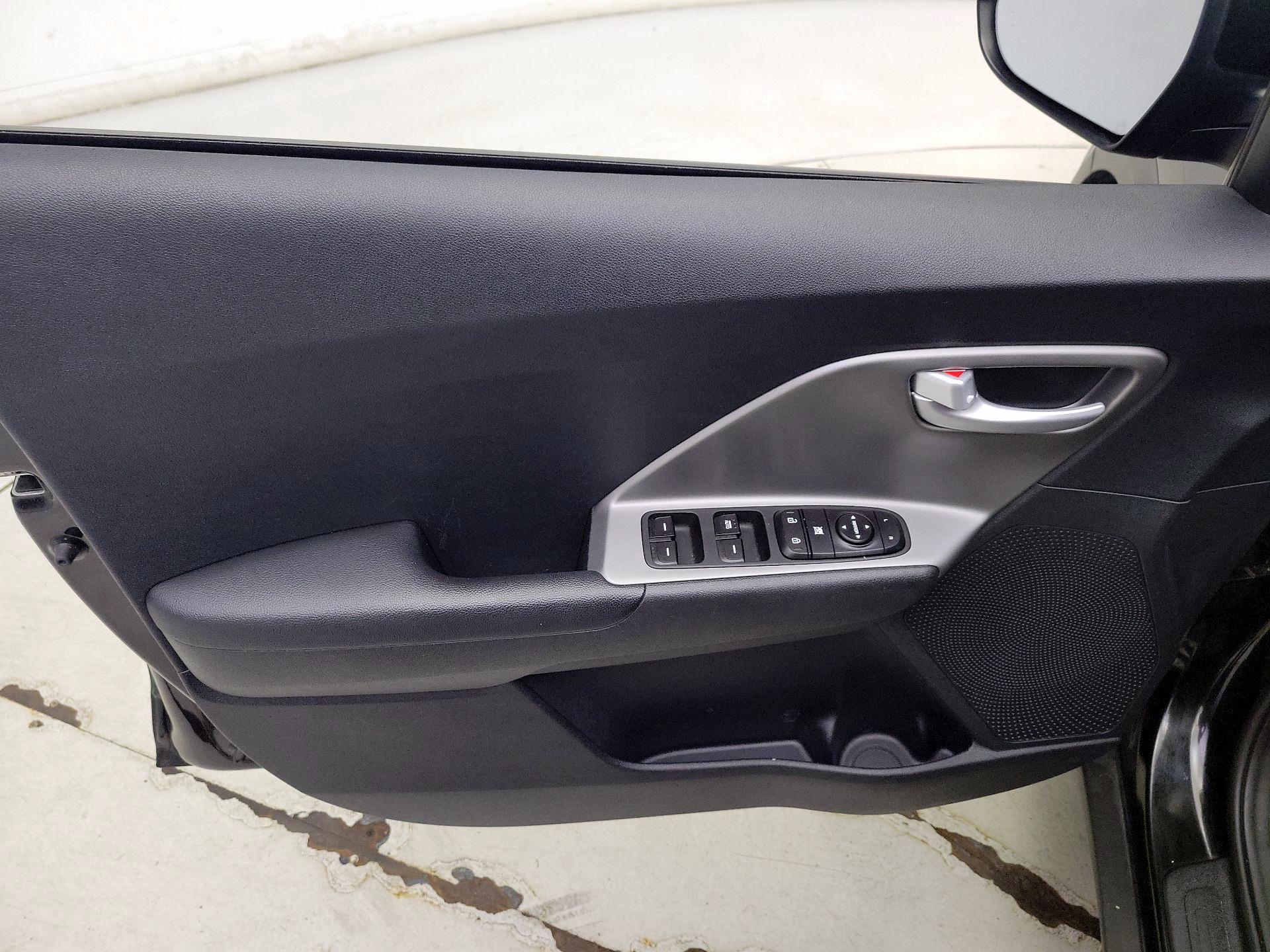 Thumbnail: 2021 Kia Niro - 12