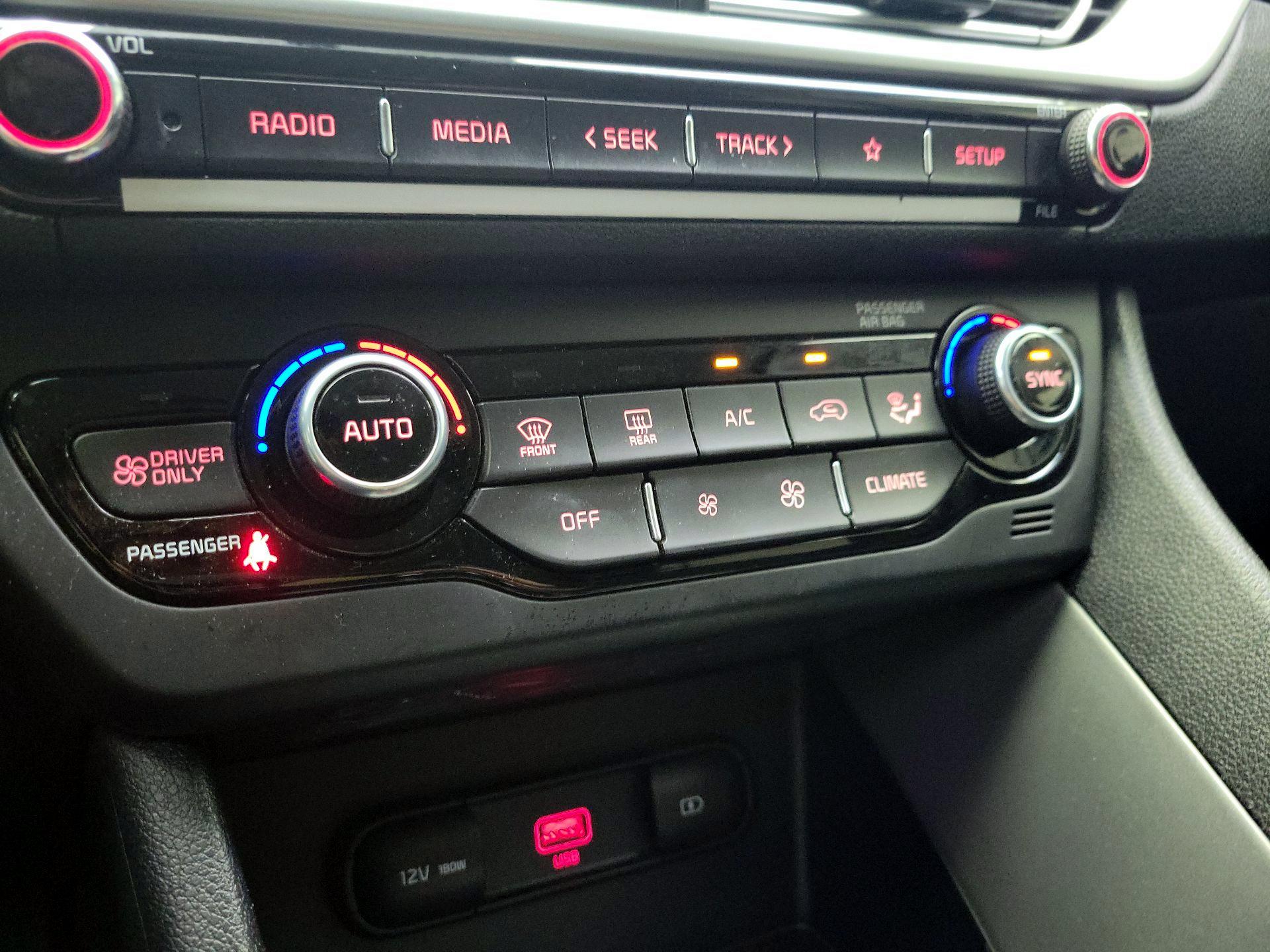 Thumbnail: 2021 Kia Niro - 16